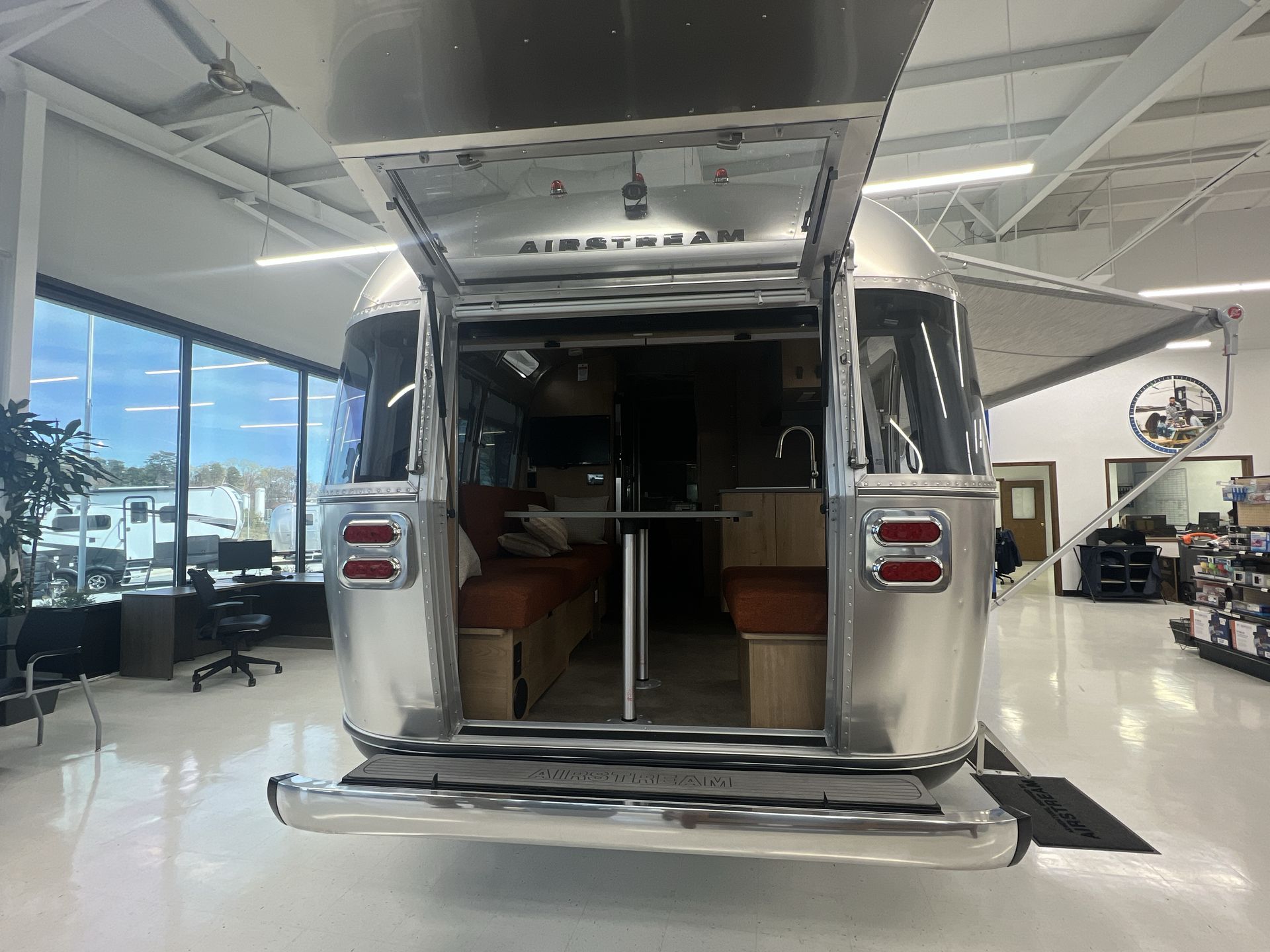 2026 Airstream 25FBT Base