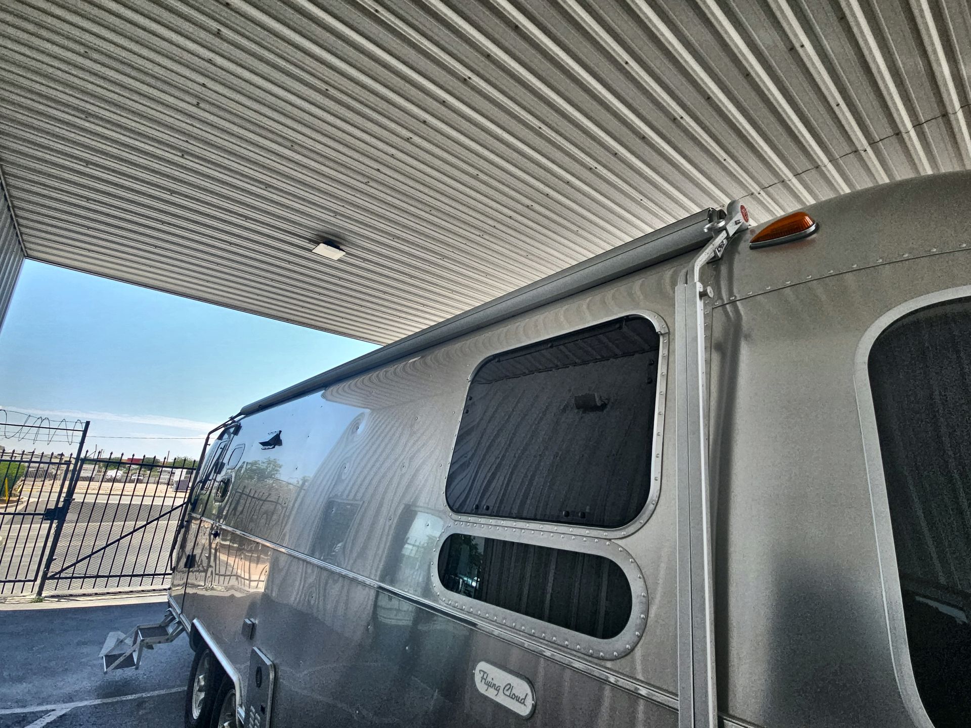 2025 Airstream 27FBQ Base