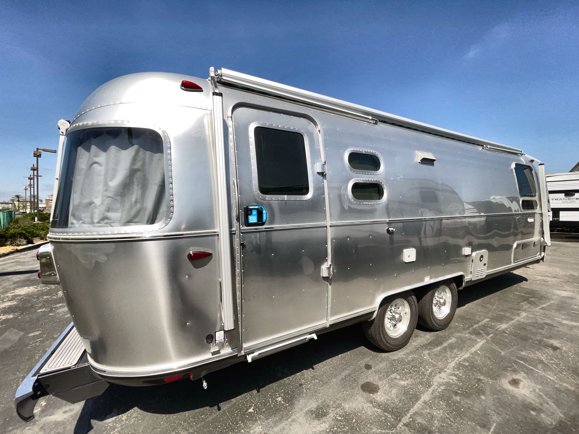 2025 Airstream 27FBT Base
