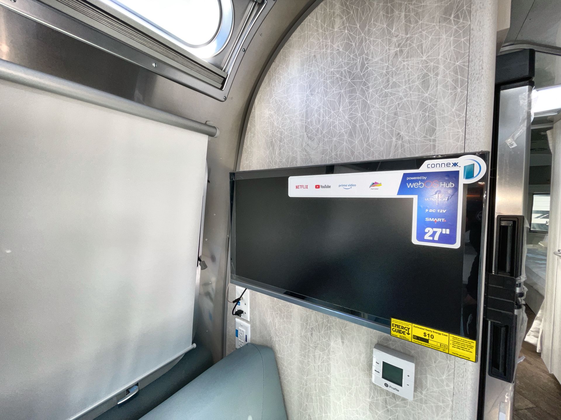 2025 Airstream 27FBT Base