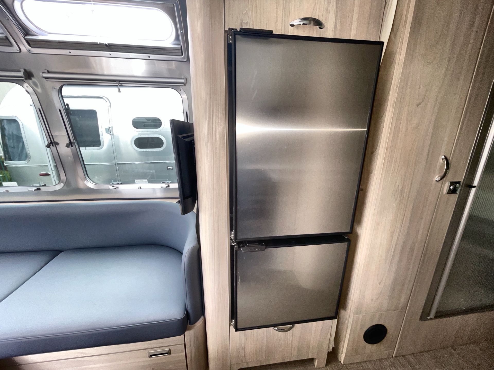 2025 Airstream 25FBQ Base