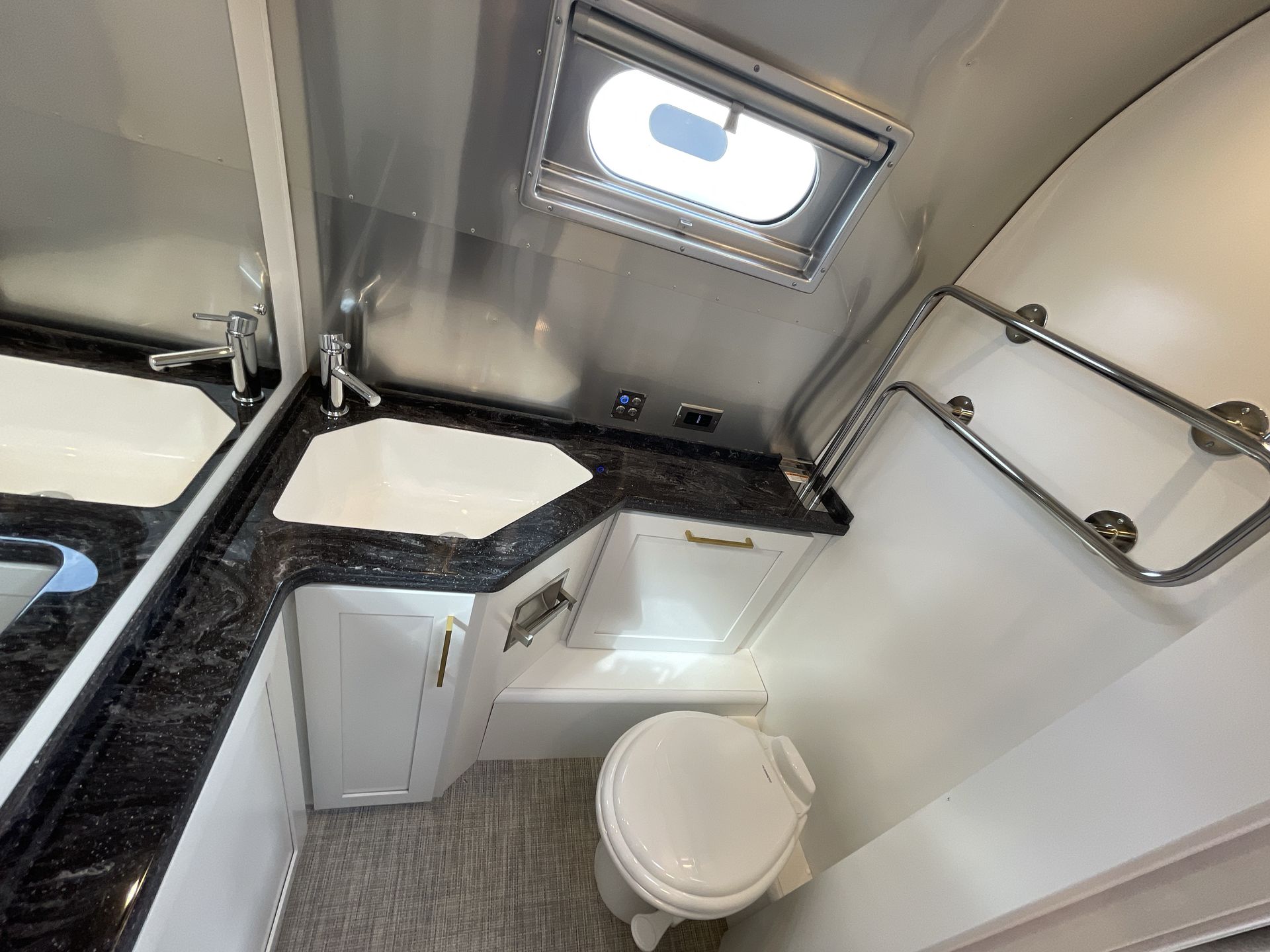 2026 Airstream 28RBT Base