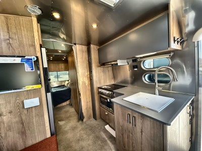 2026 Airstream 25FBQ Base