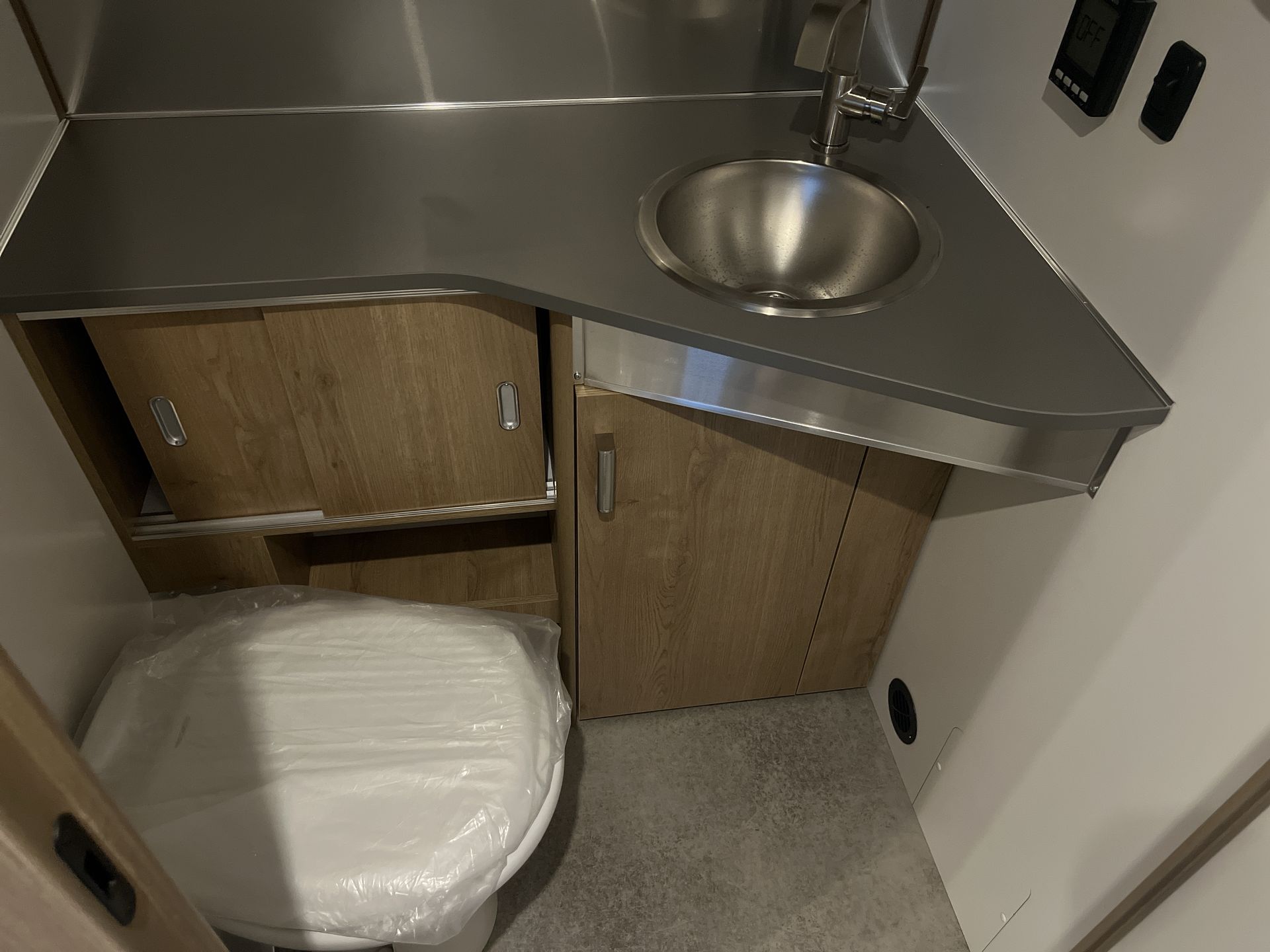 2026 Airstream 25FBT Base