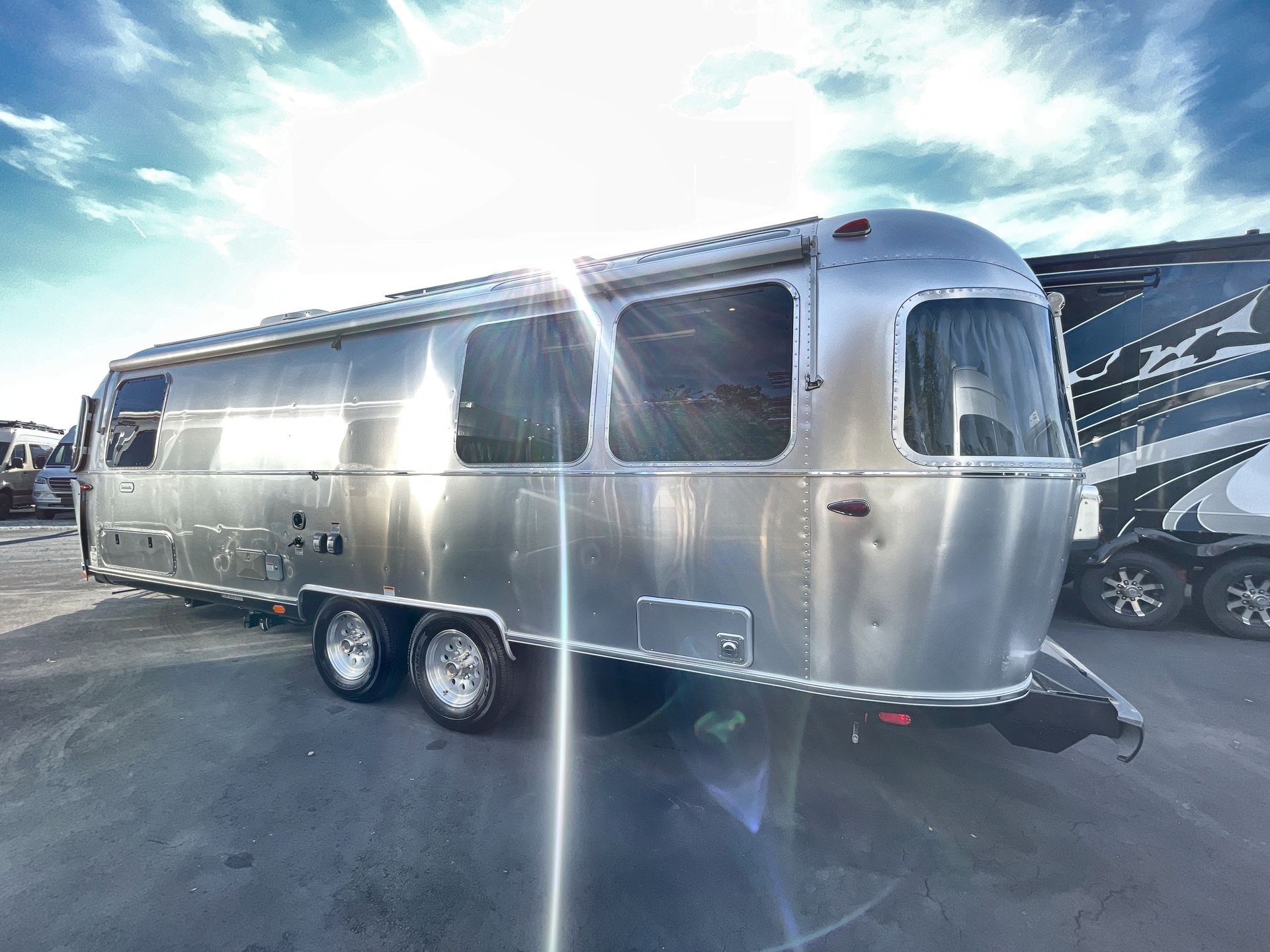 2026 Airstream 27FBT Base