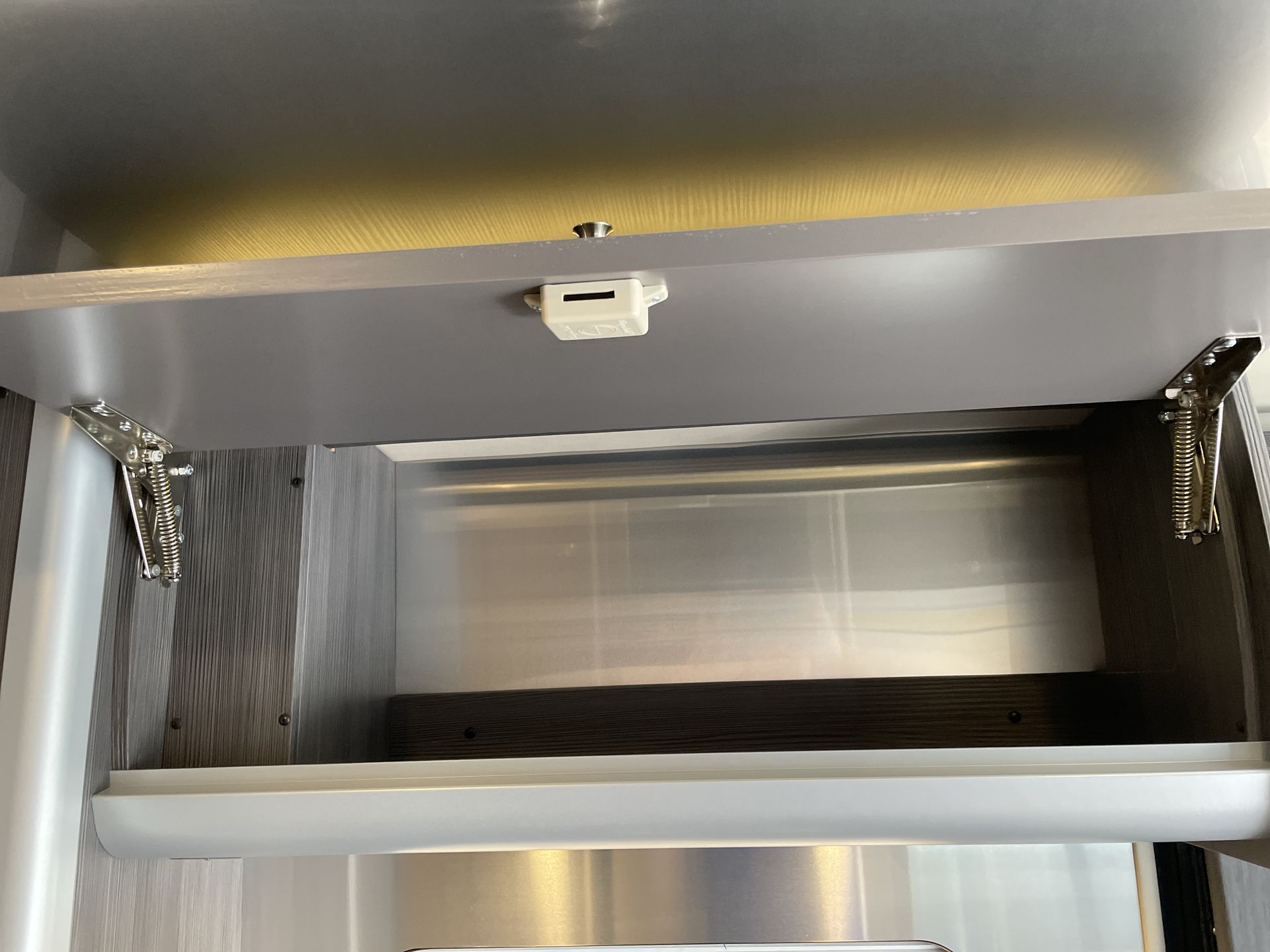 2026 Airstream Murphy Suite Base