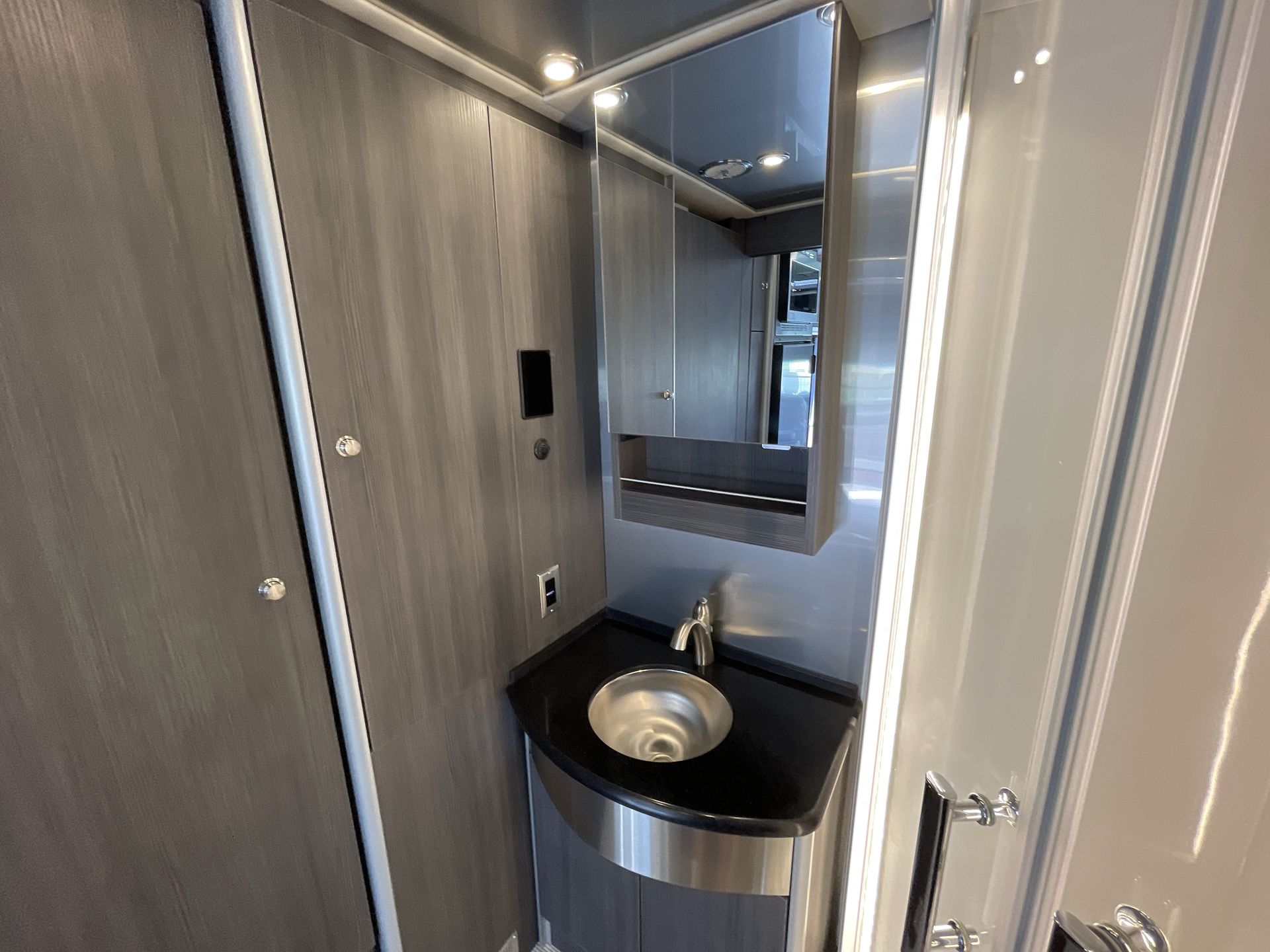 2026 Airstream Murphy Suite Base