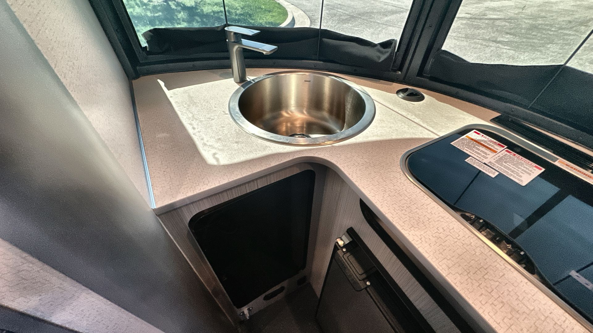 2025 Airstream 16X Base