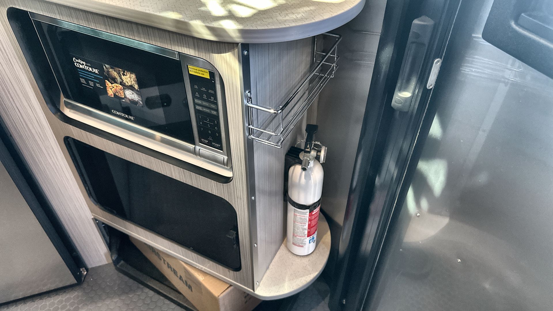 2025 Airstream 16X Base