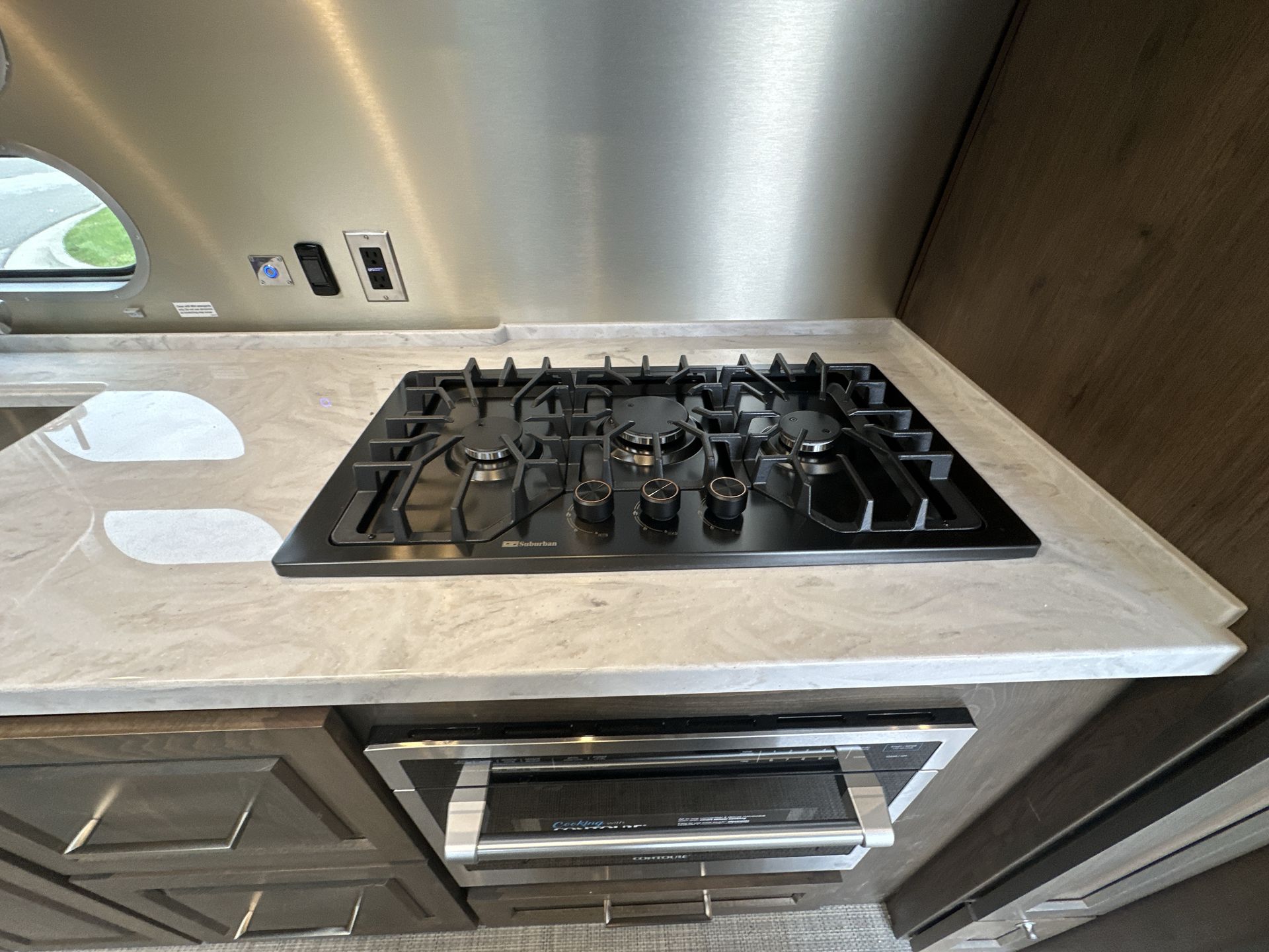 2026 Airstream 33FBQ Base