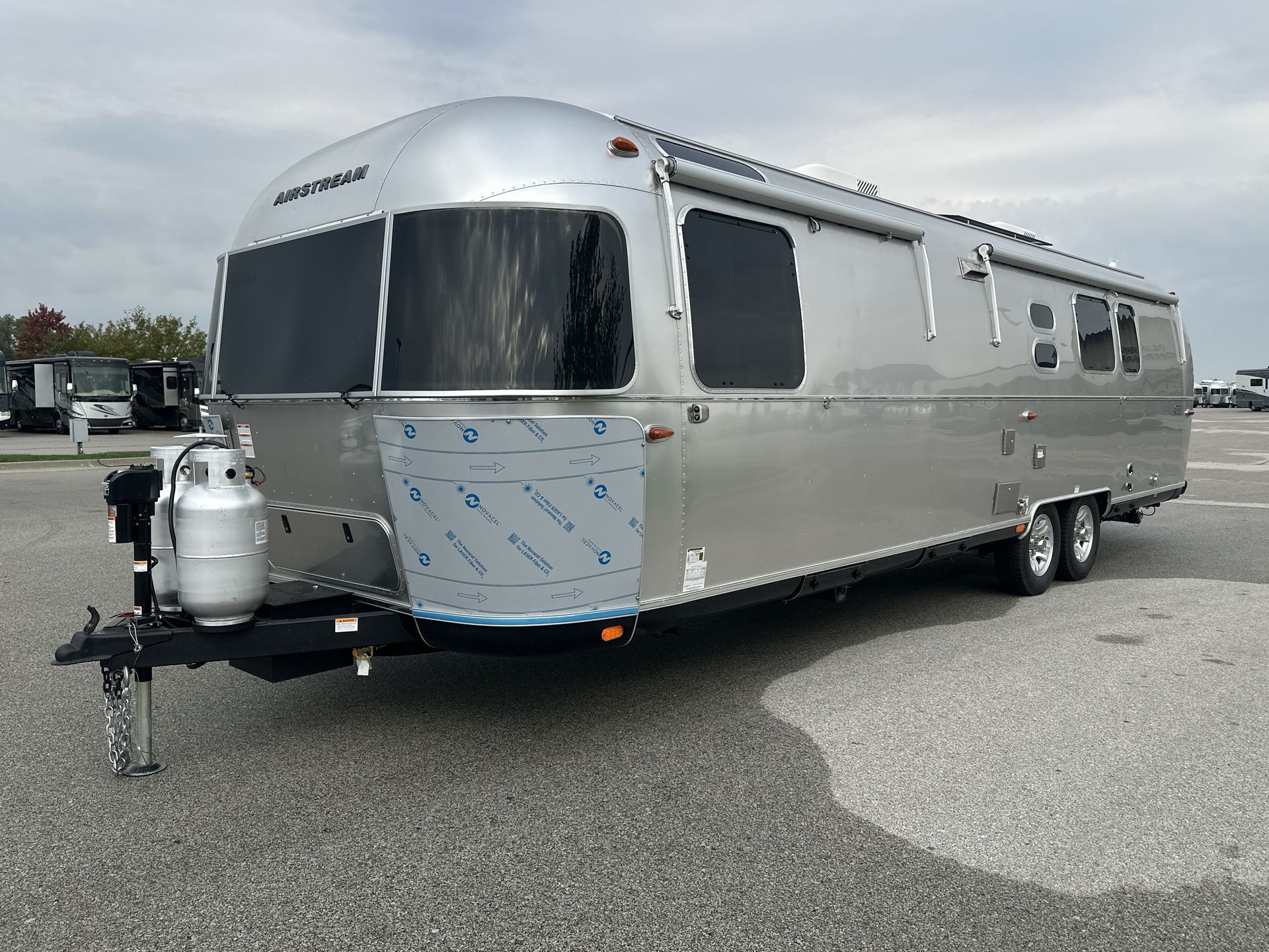 2026 Airstream 33FBQ Base