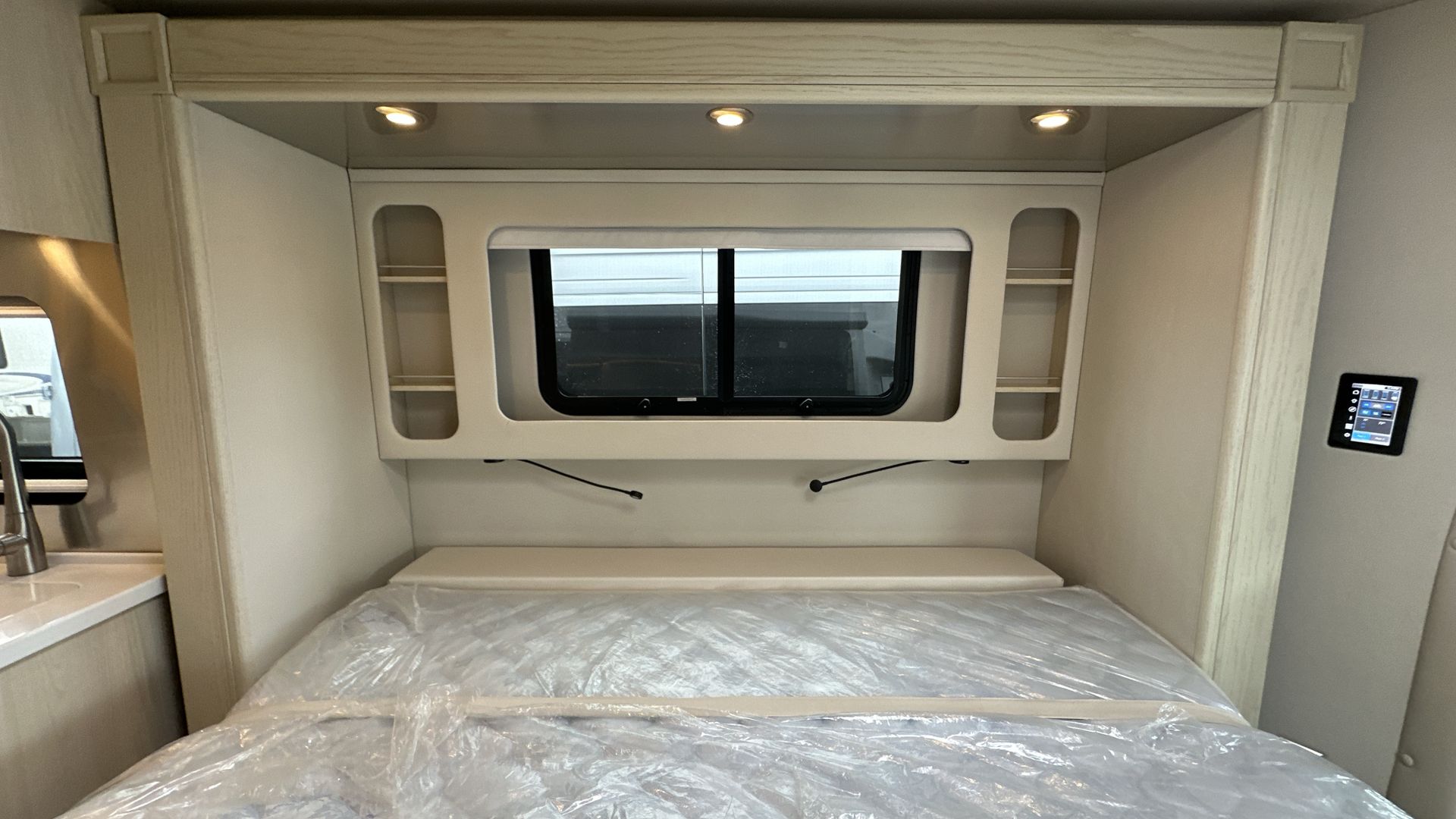 2026 Airstream Murphy Suite Base