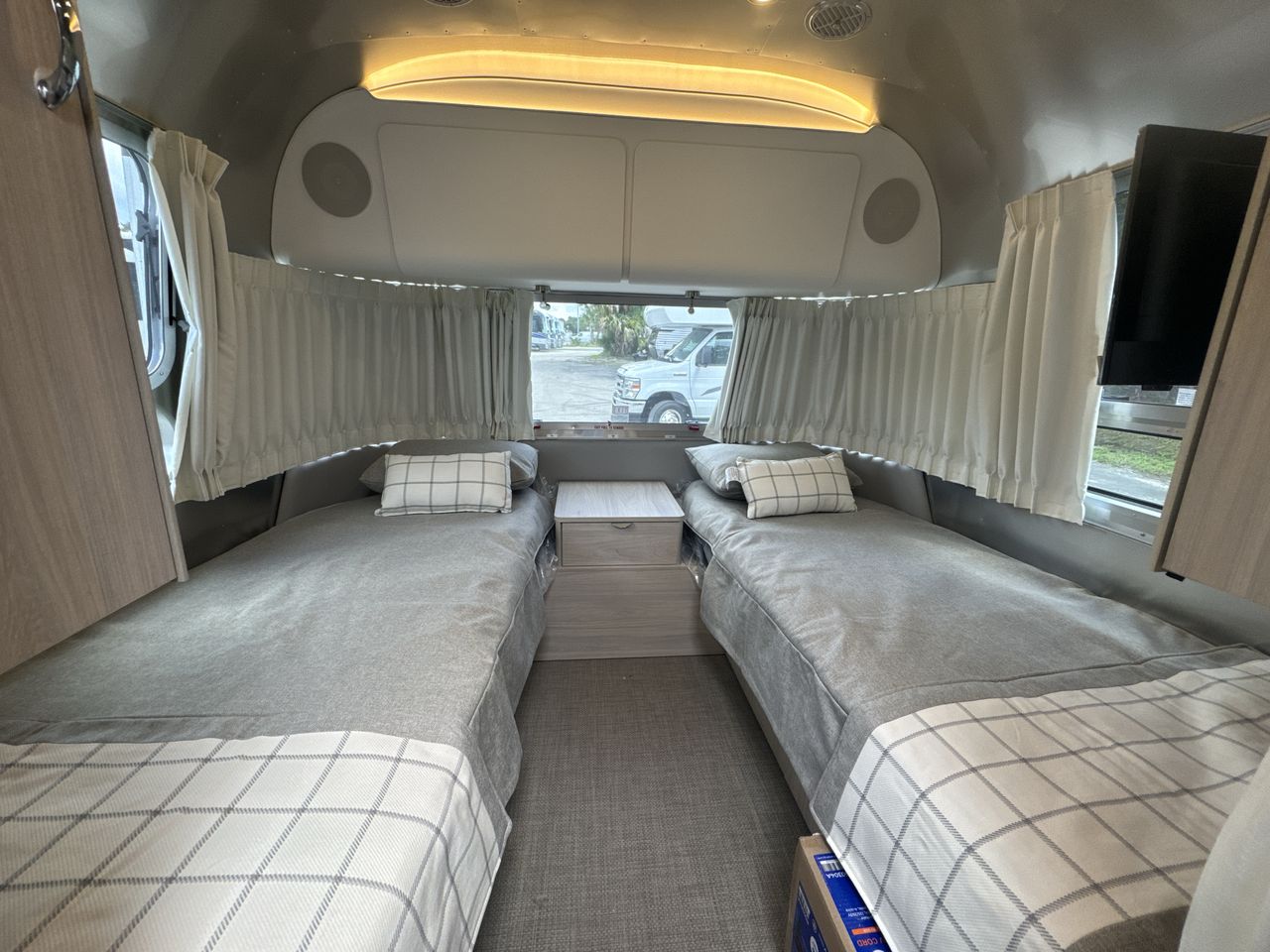 2026 Airstream 30RBT Base