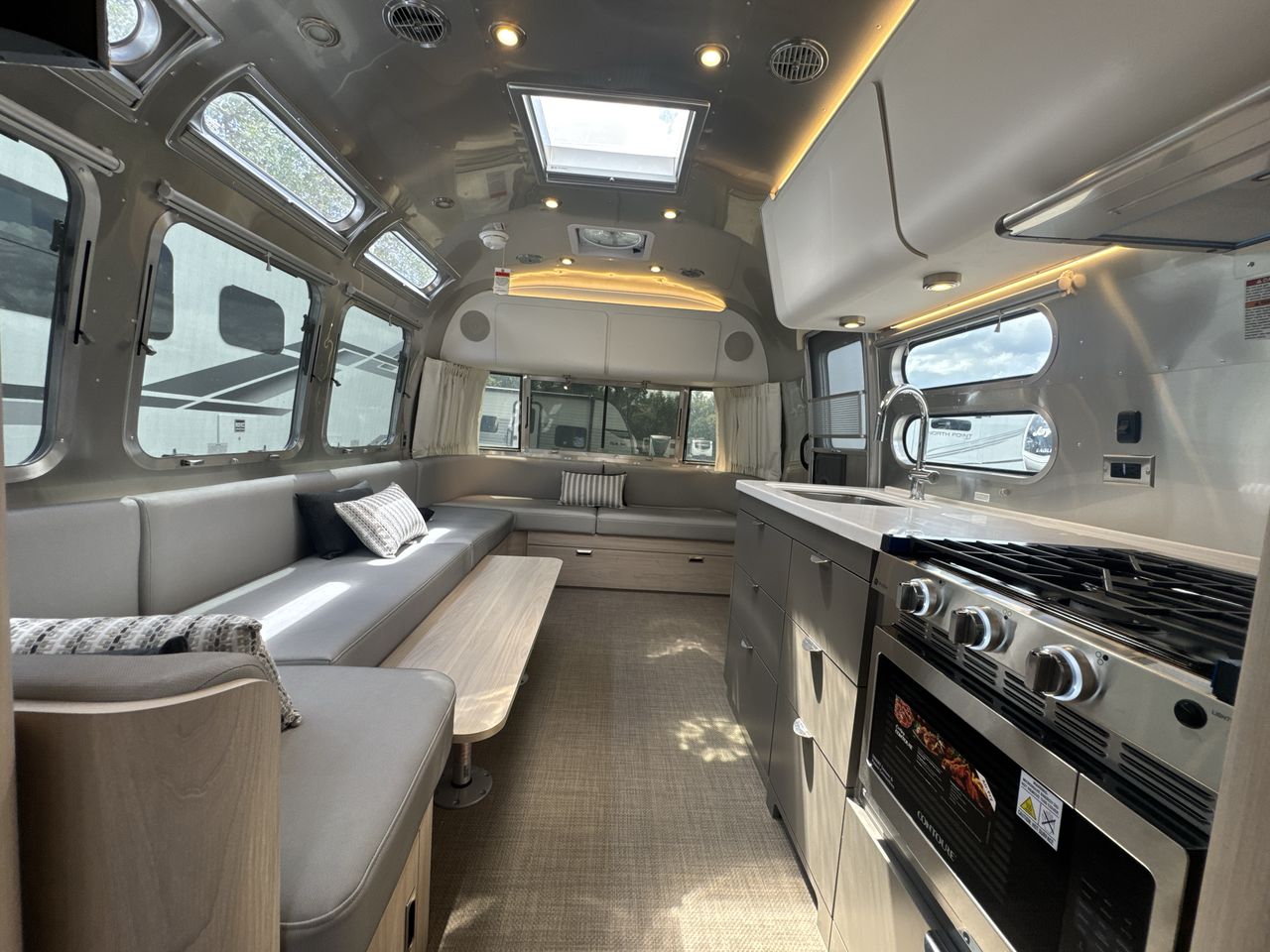 2026 Airstream 30RBT Base