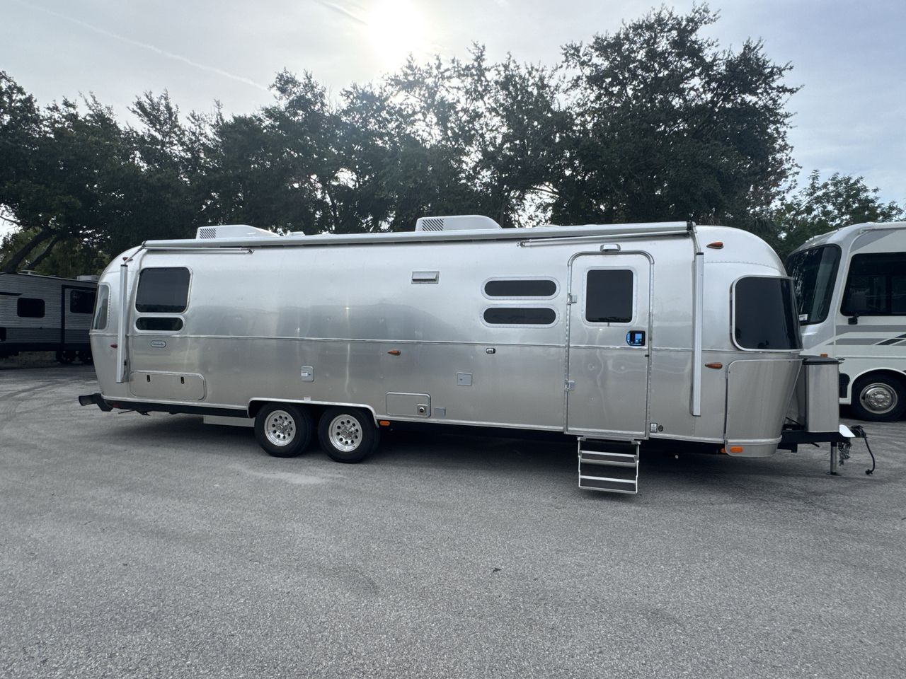 2026 Airstream 30RBT Base