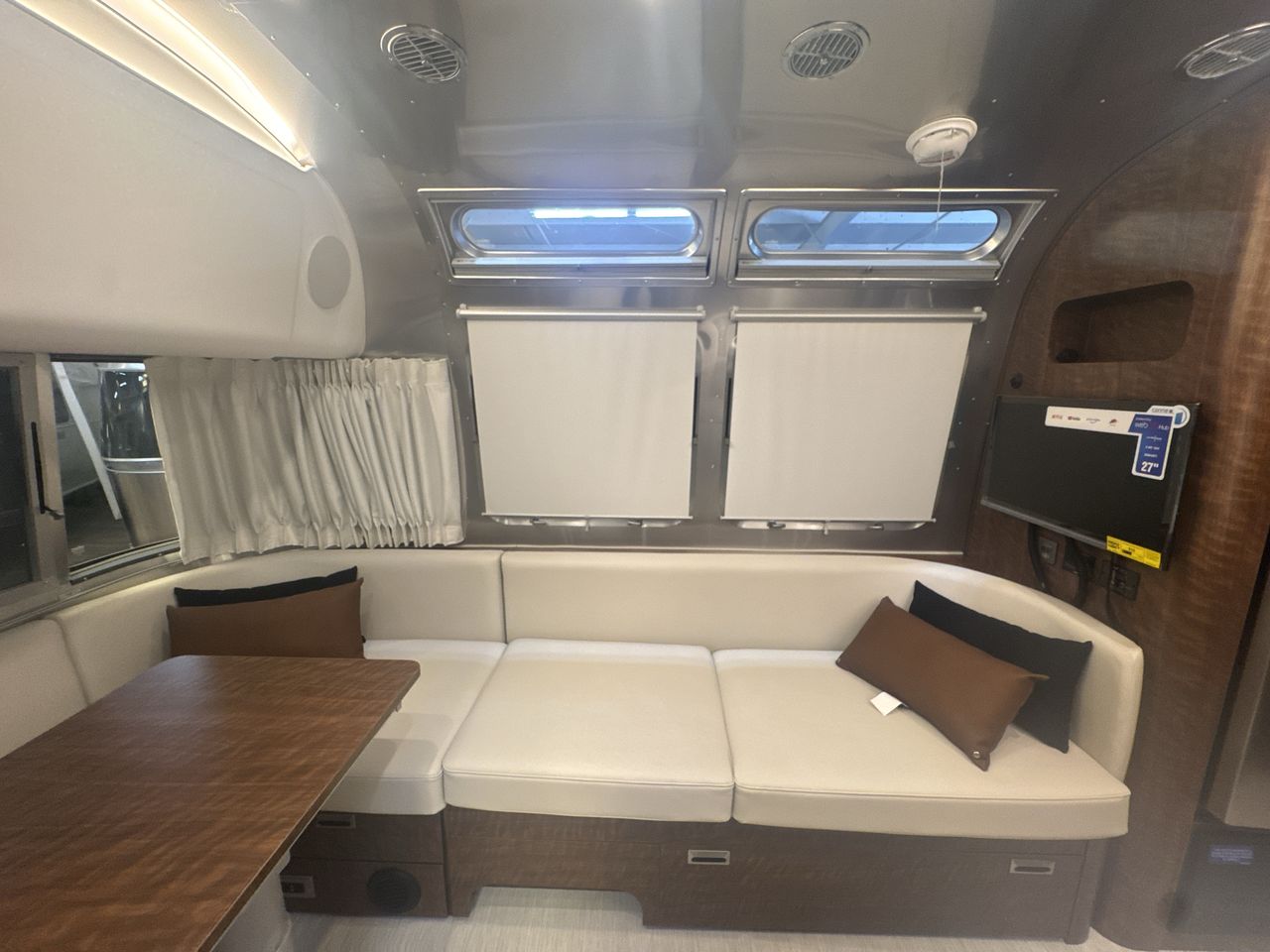 2026 Airstream 27FBQ Base