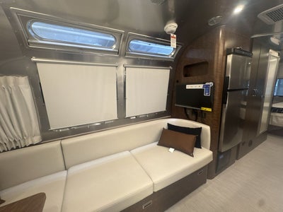 2026 Airstream 27FBQ Base