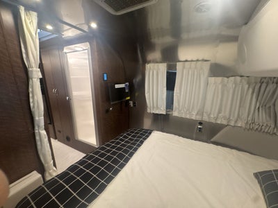 2026 Airstream 27FBQ Base