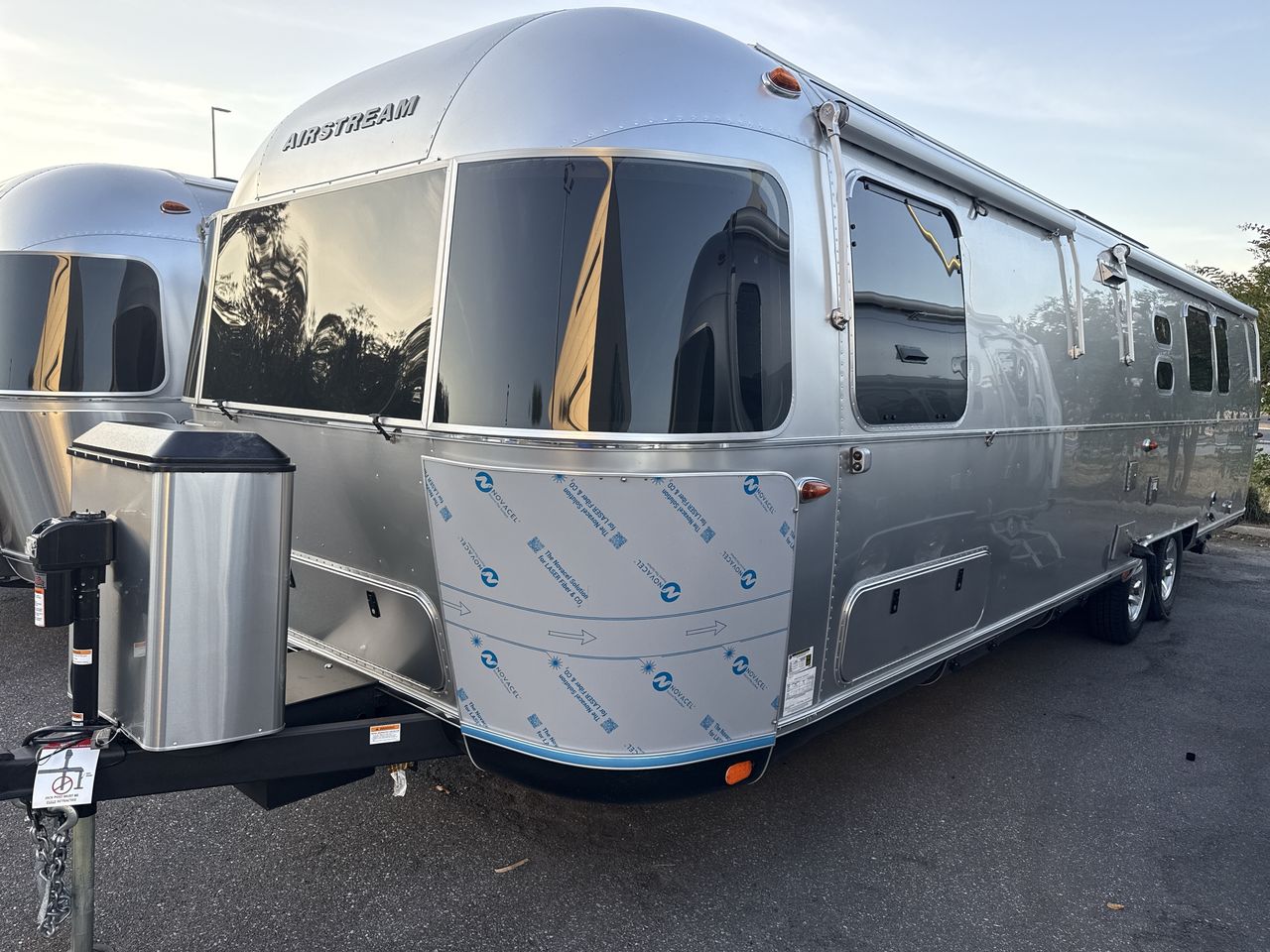 2026 Airstream 33FBT Base
