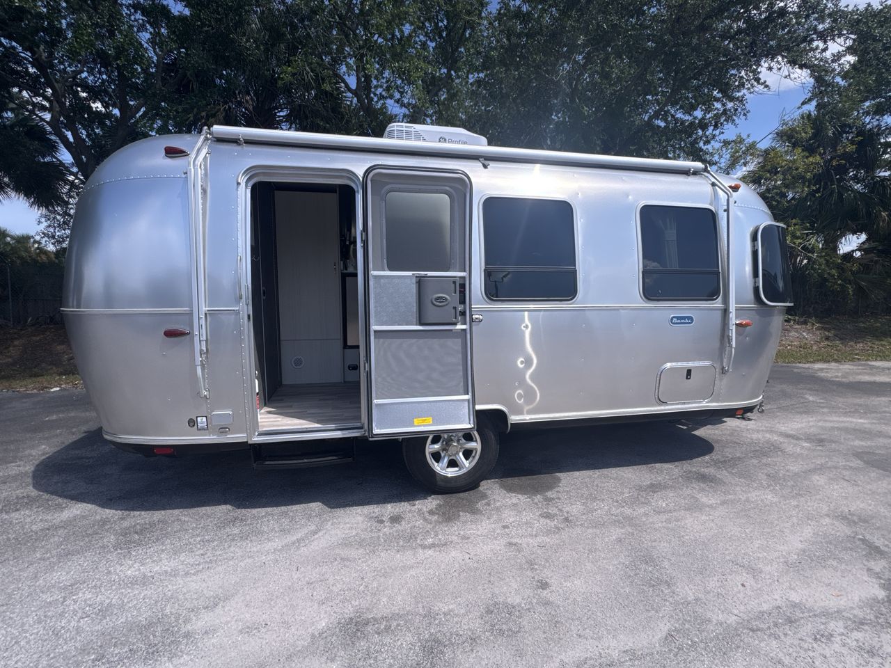 2025 Airstream 22FB Base