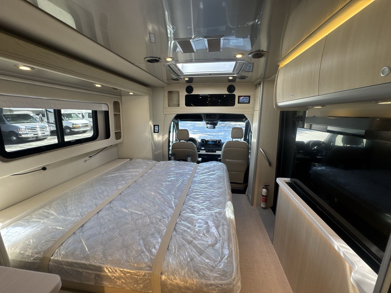 2026 Airstream Murphy Suite Base