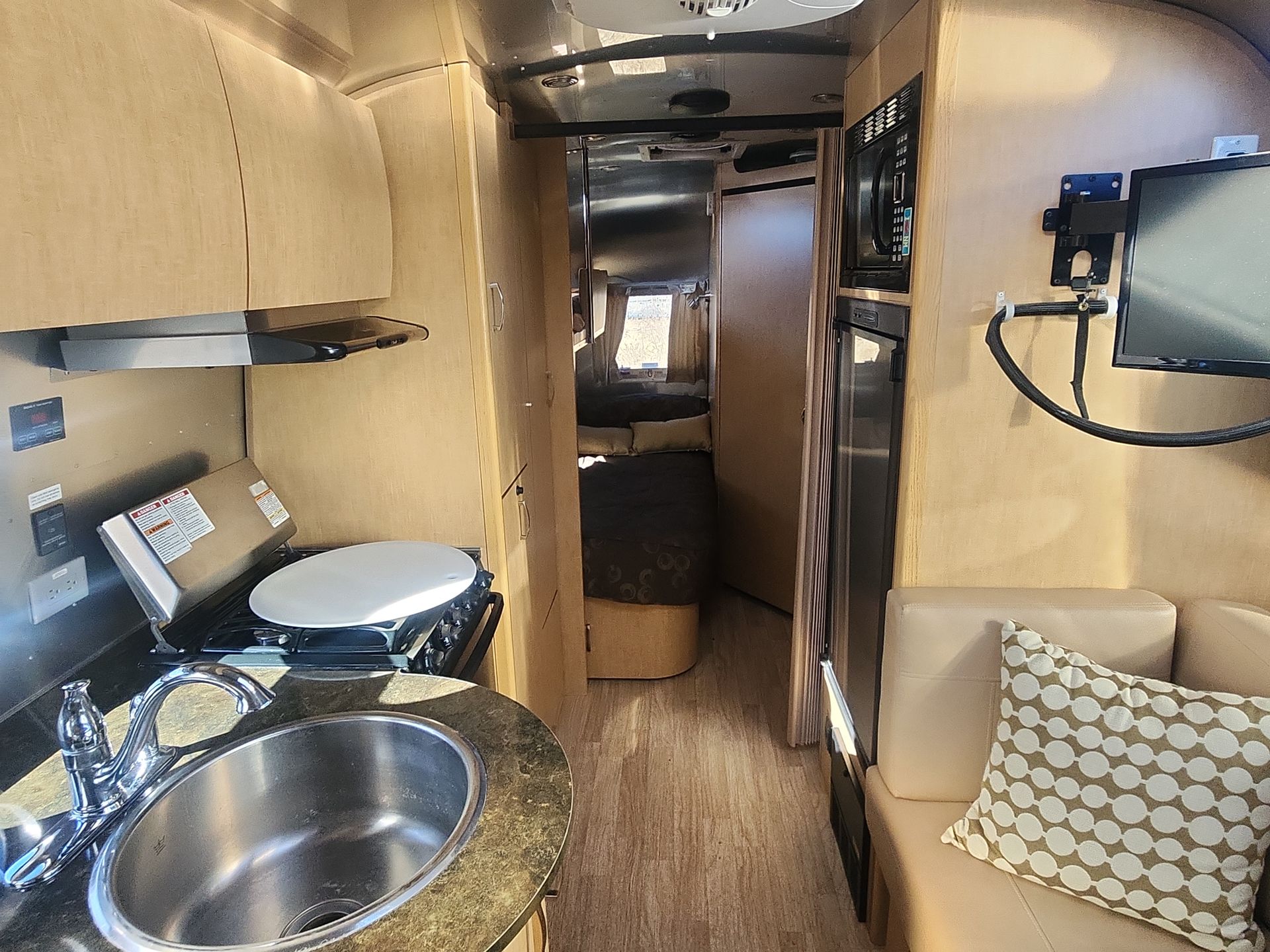 2015 Airstream 23D Base