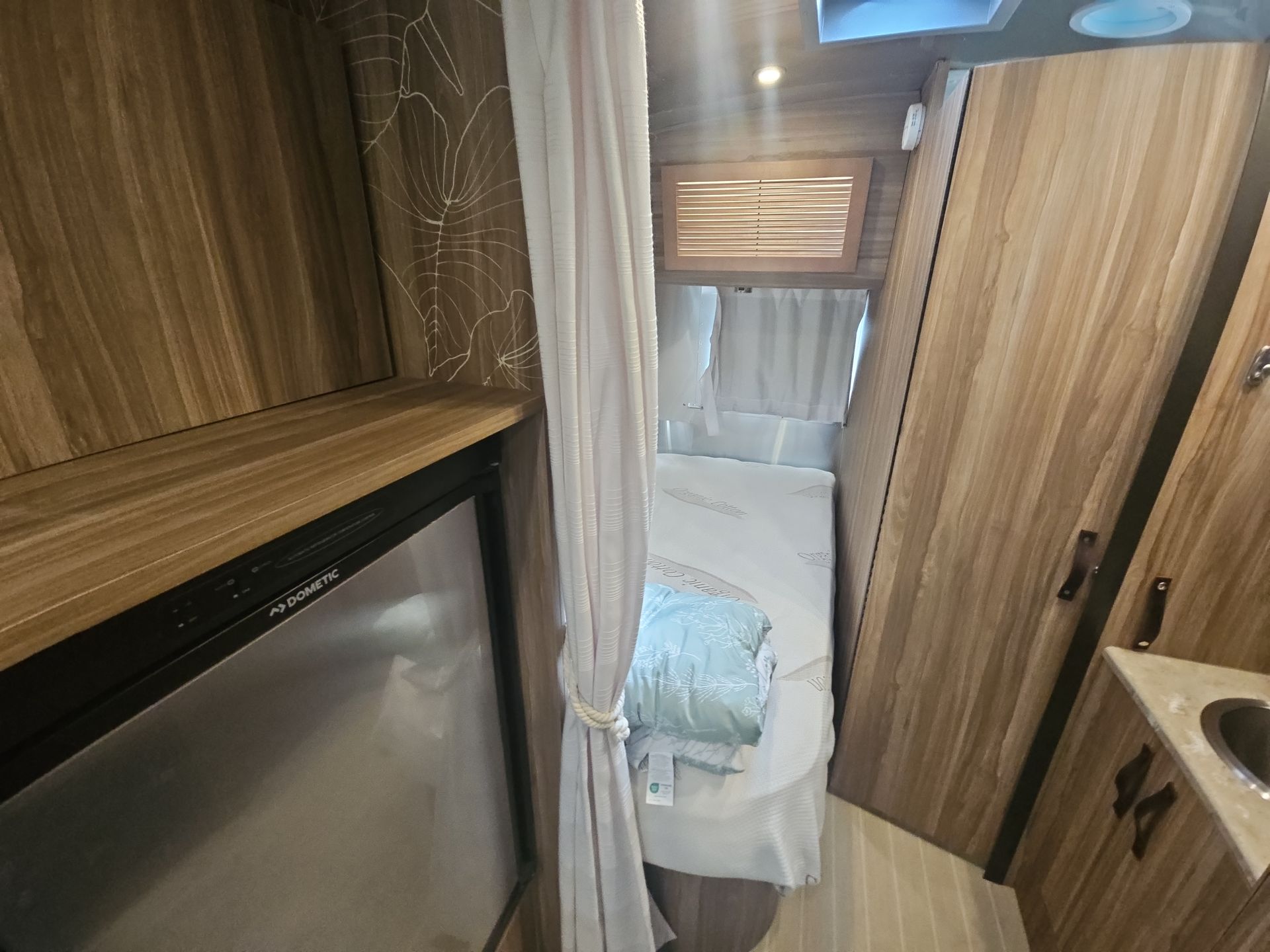 2018 Airstream 19CB Base