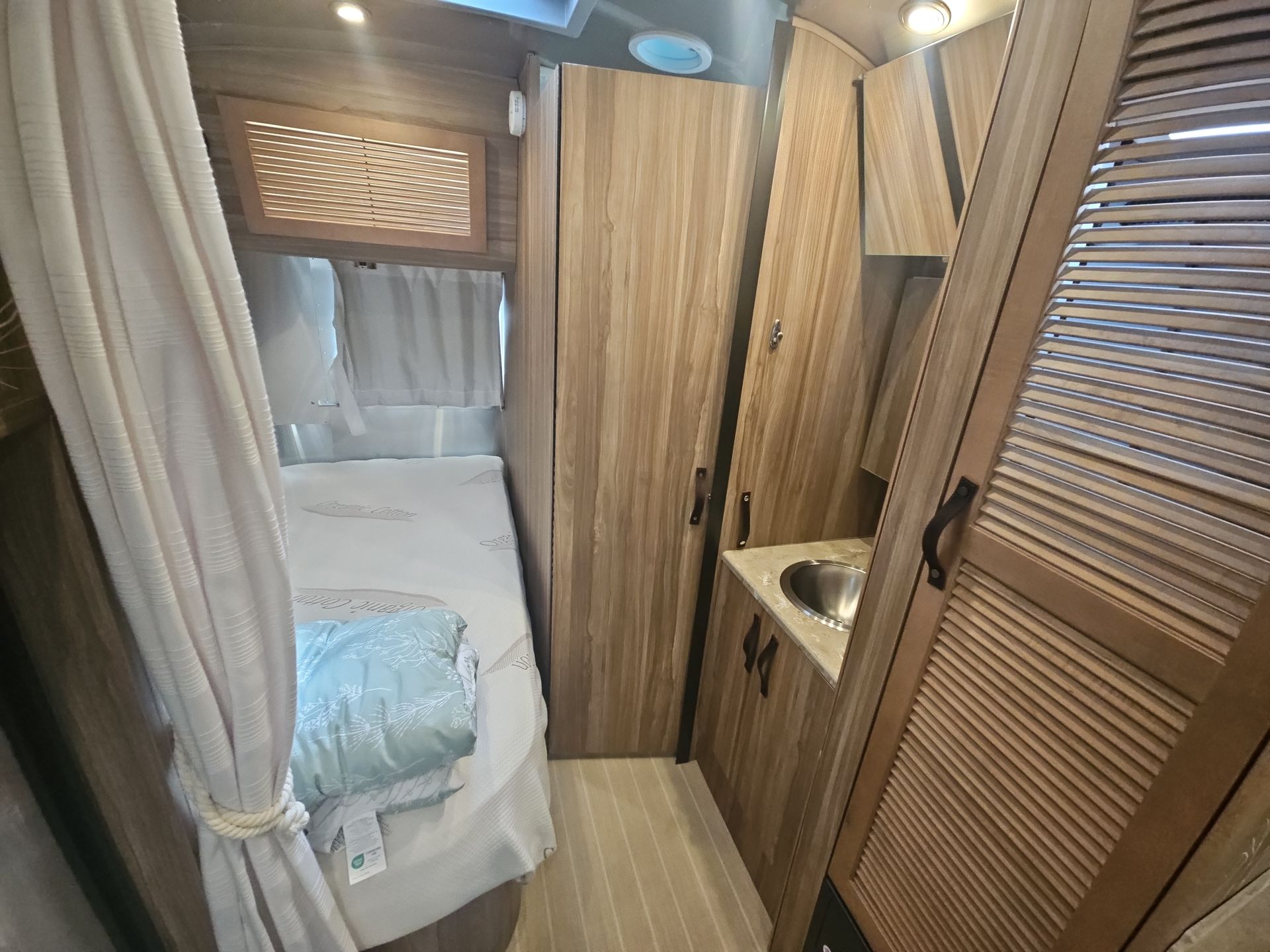 2018 Airstream 19CB Base