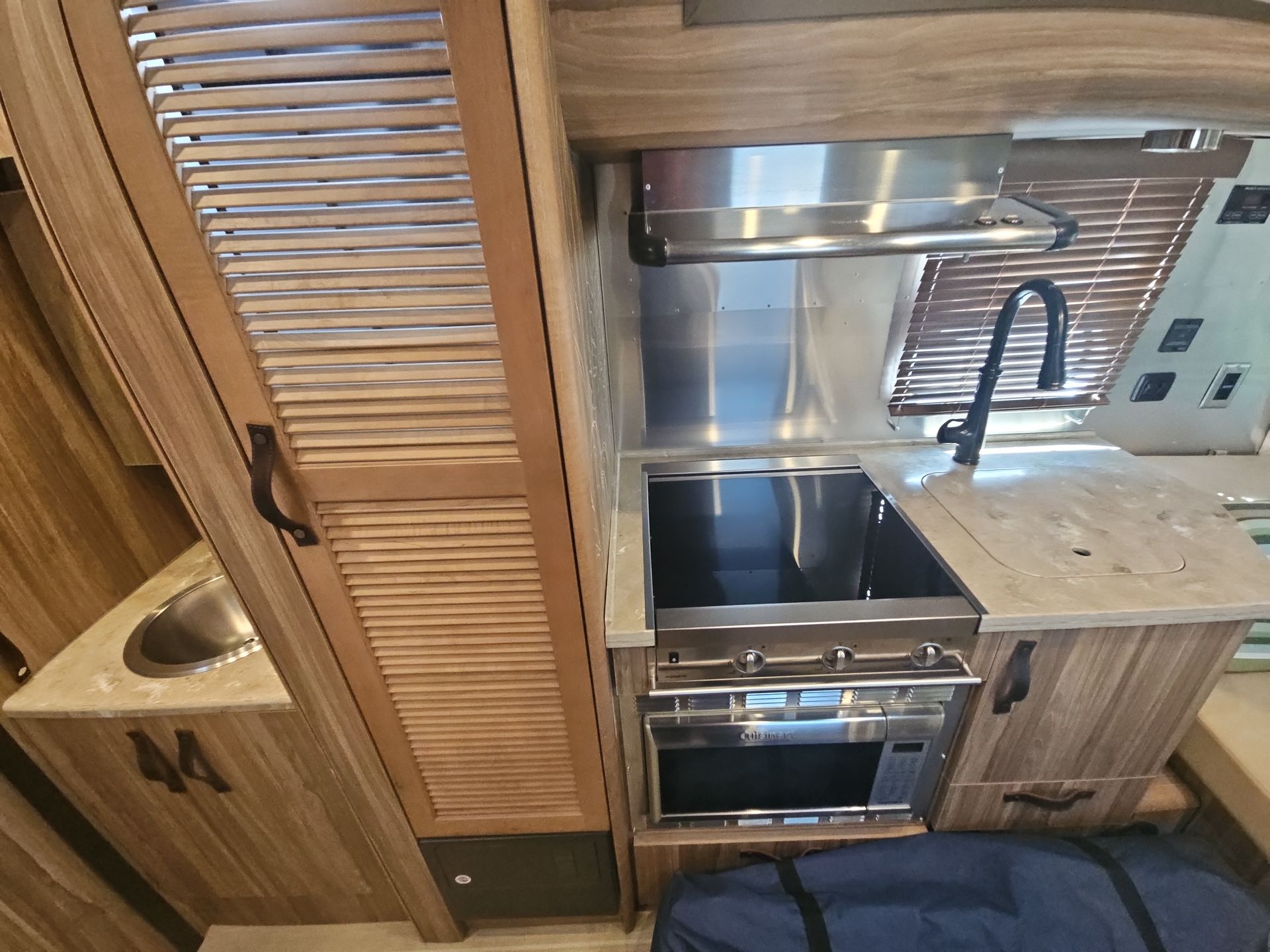 2018 Airstream 19CB Base