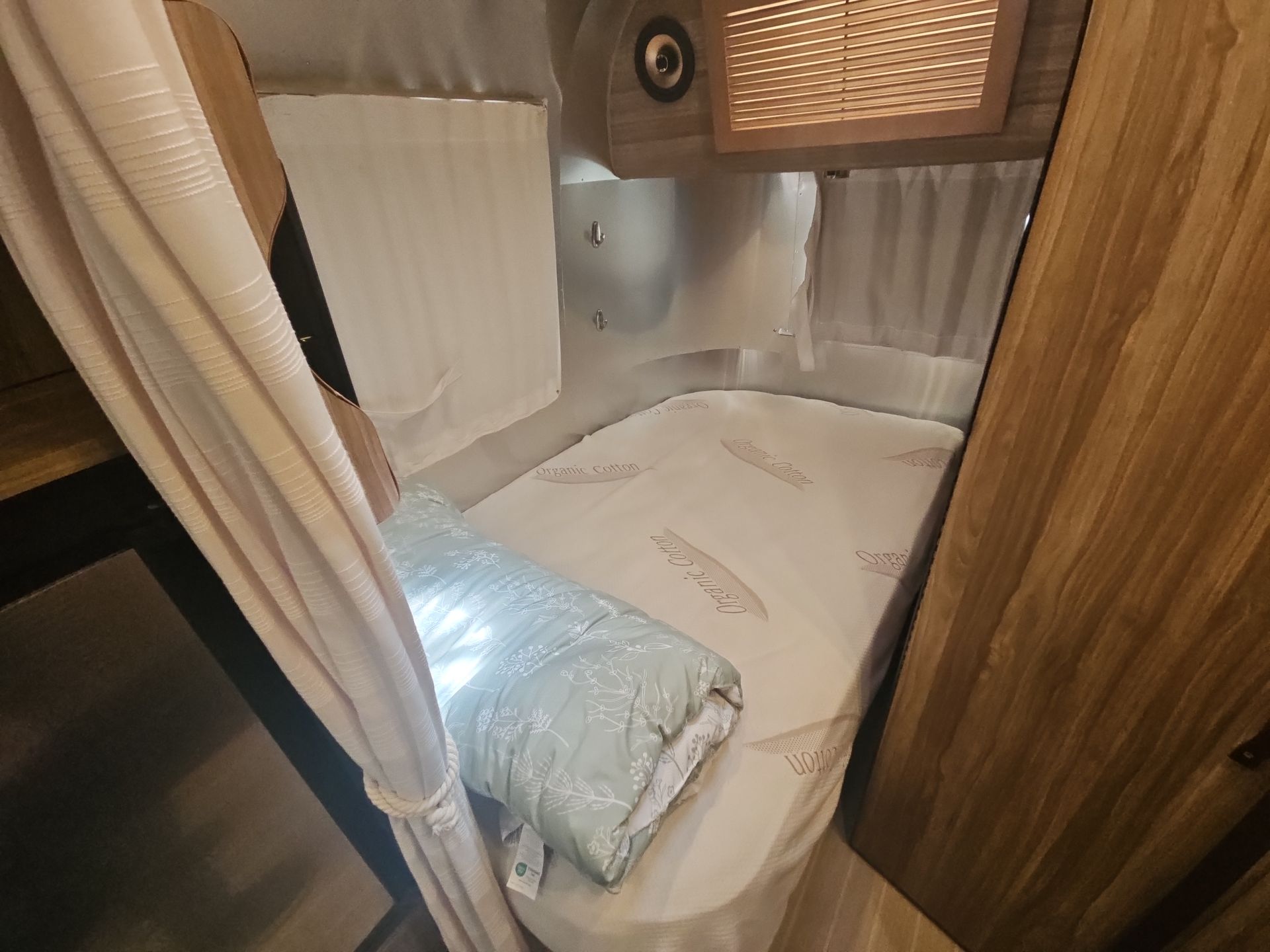 2018 Airstream 19CB Base
