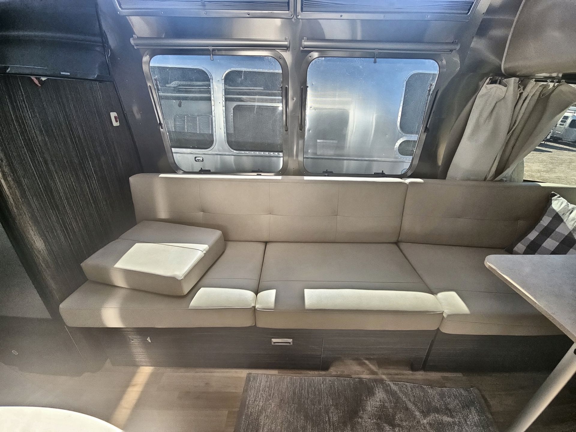 2016 Airstream 23CB (Corner Bed) Base