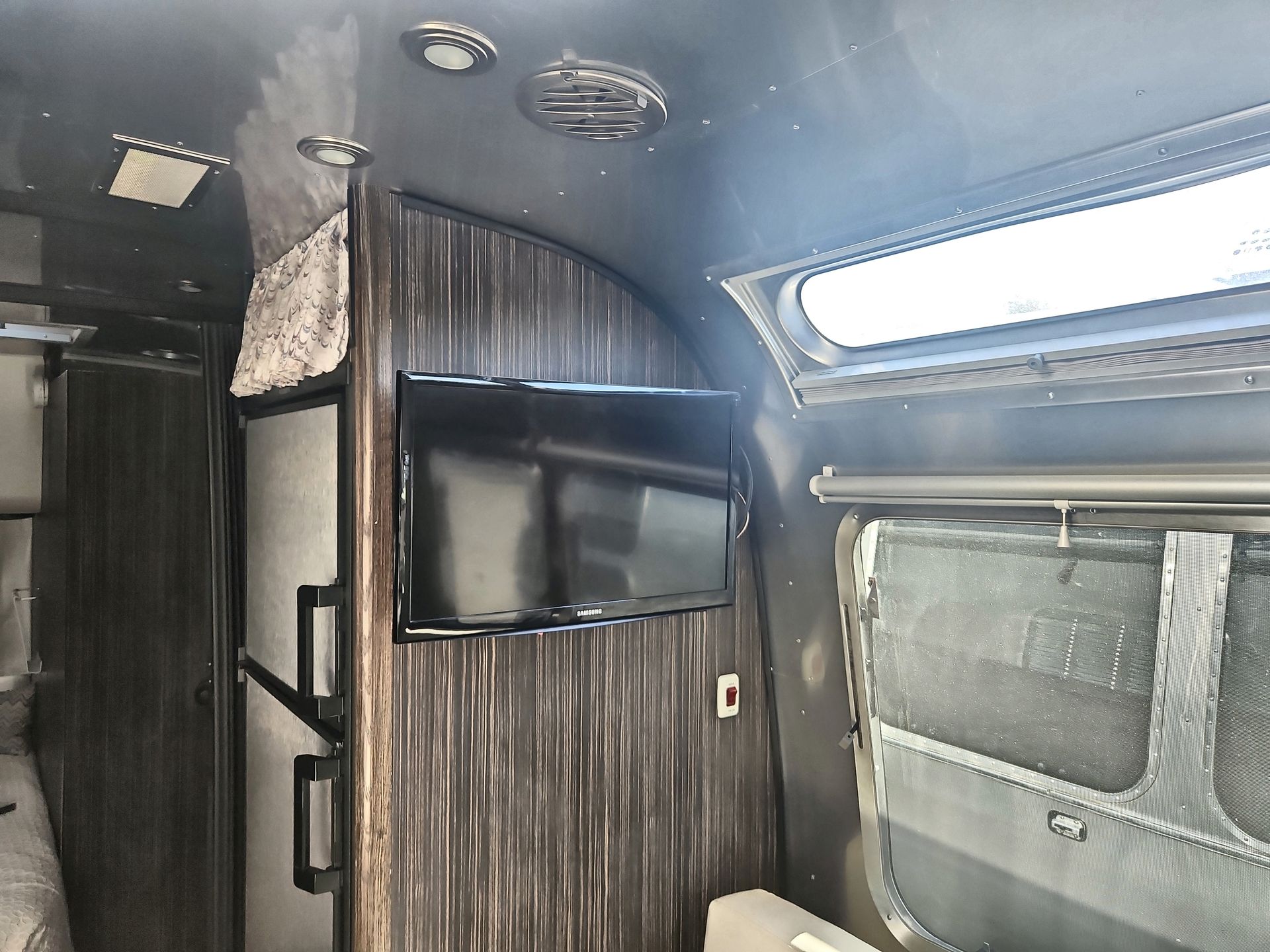 2016 Airstream 23CB (Corner Bed) Base