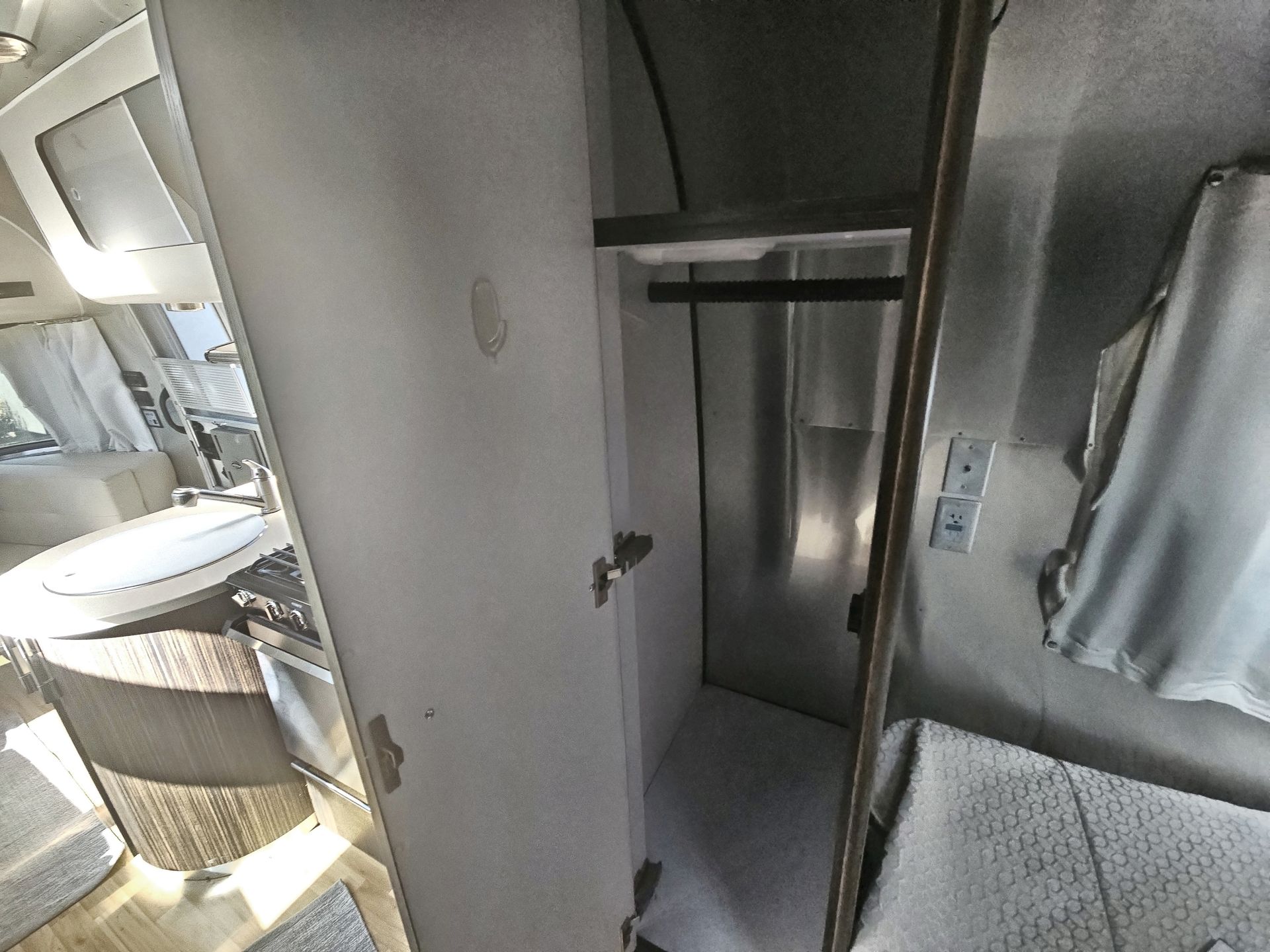 2016 Airstream 23CB (Corner Bed) Base