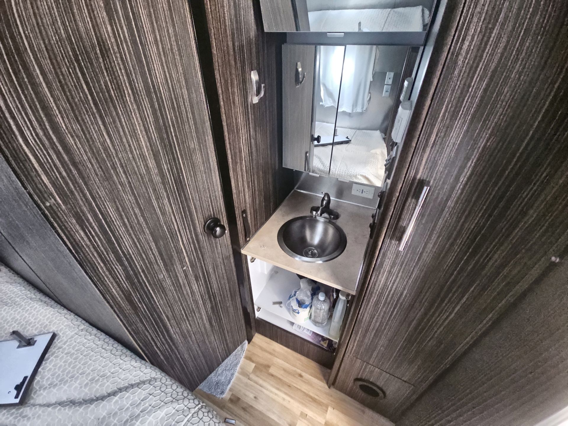 2016 Airstream 23CB (Corner Bed) Base