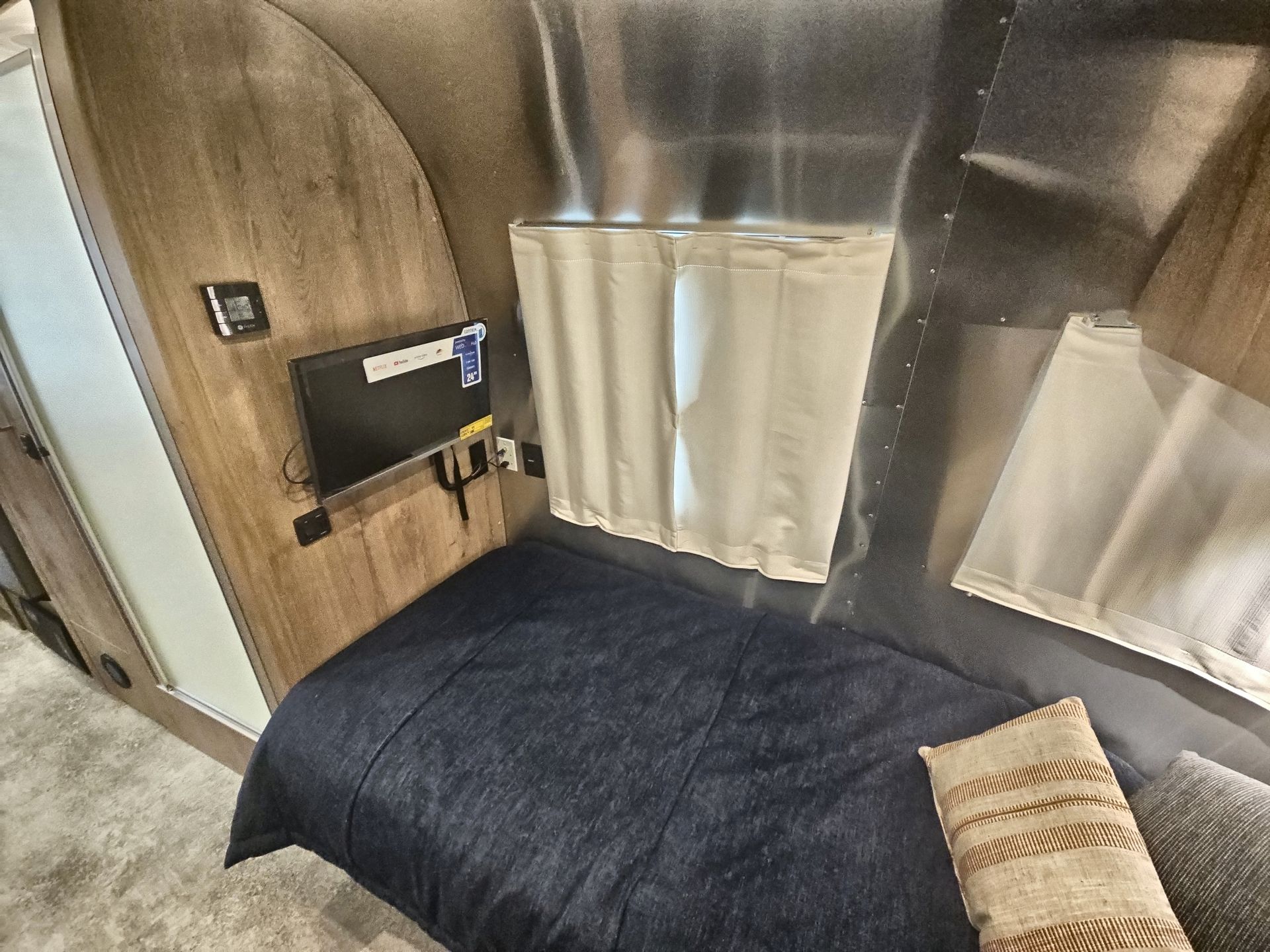 2026 Airstream 25FBT Base