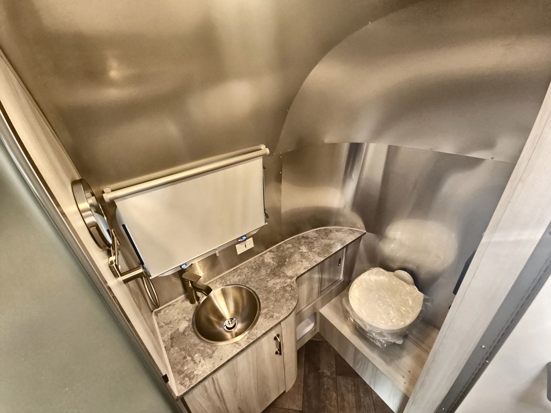 2025 Airstream 23FBQ Base