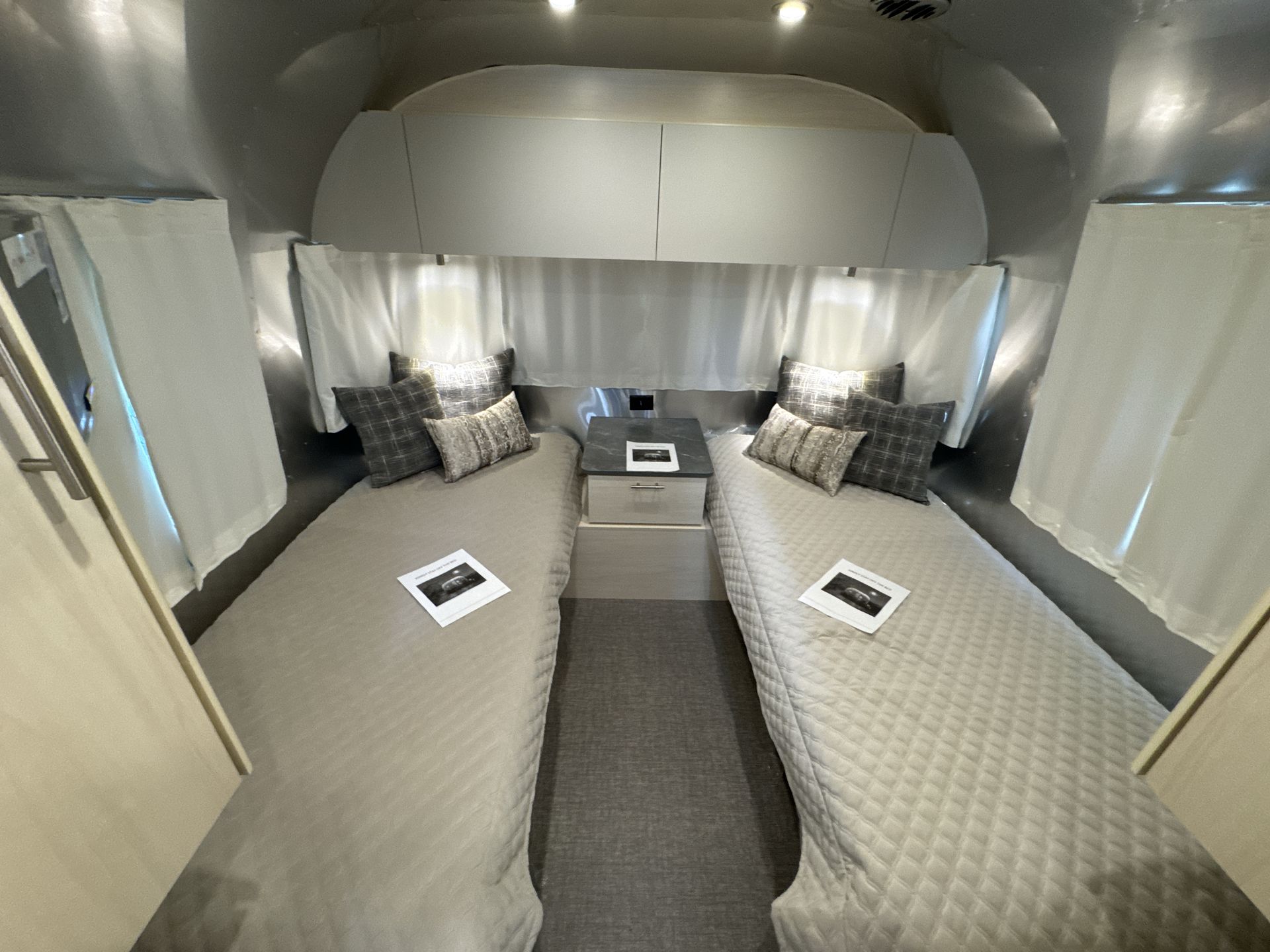 2025 Airstream 27FBT Base