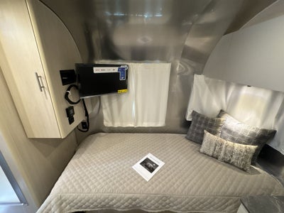 2025 Airstream 27FBT Base