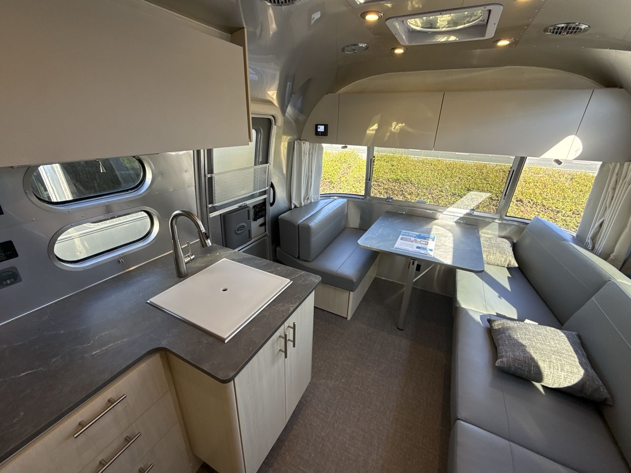 2026 Airstream 27FBQ Base