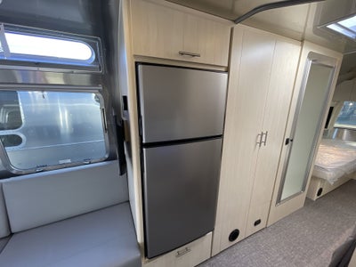 2026 Airstream 27FBT Base