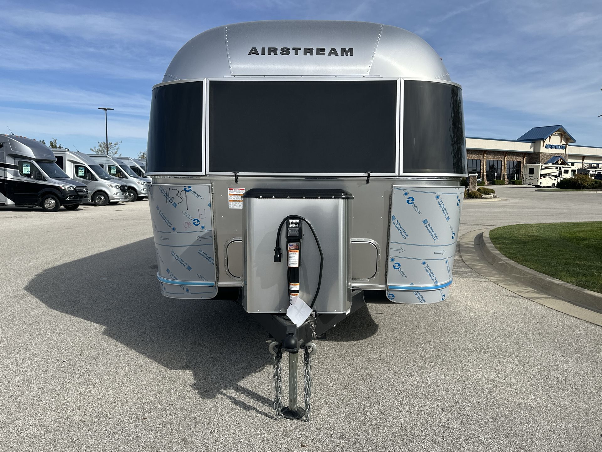 2026 Airstream 27FBT Base