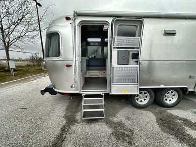 2026 Airstream 27FBT Base