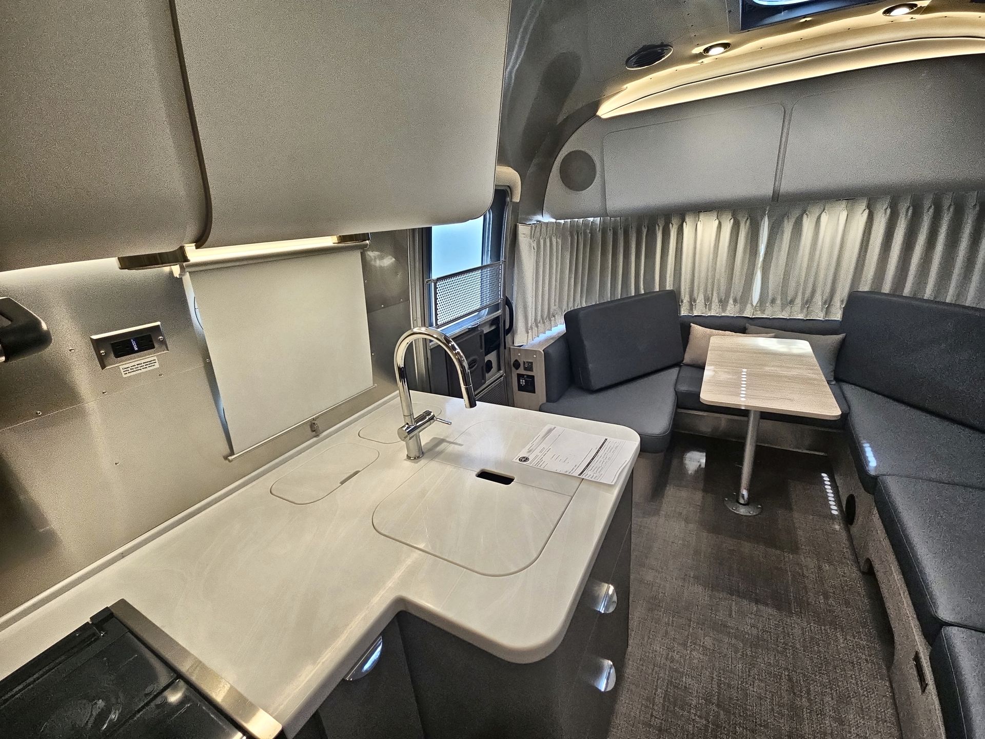 2024 Airstream 25FBT Base