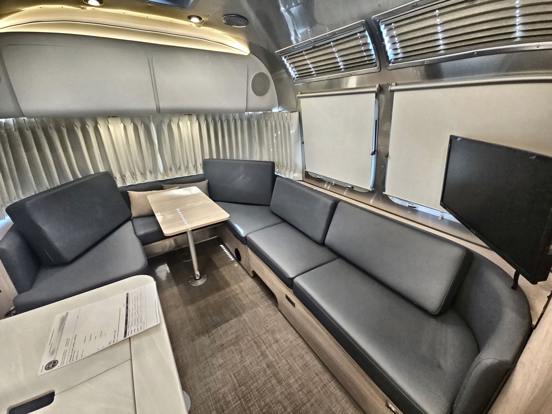 2024 Airstream 25FBT Base