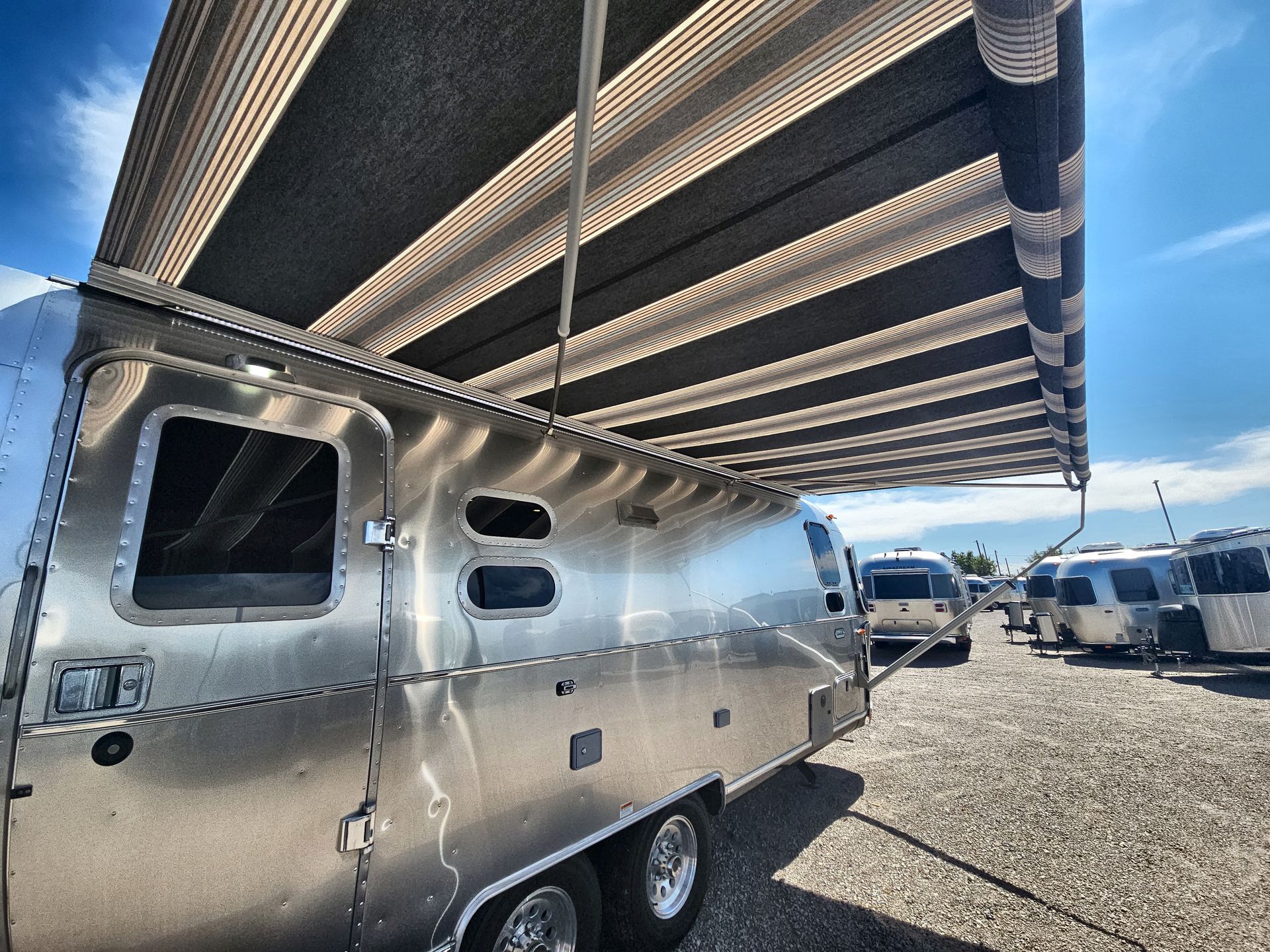 2024 Airstream 25FBT Base