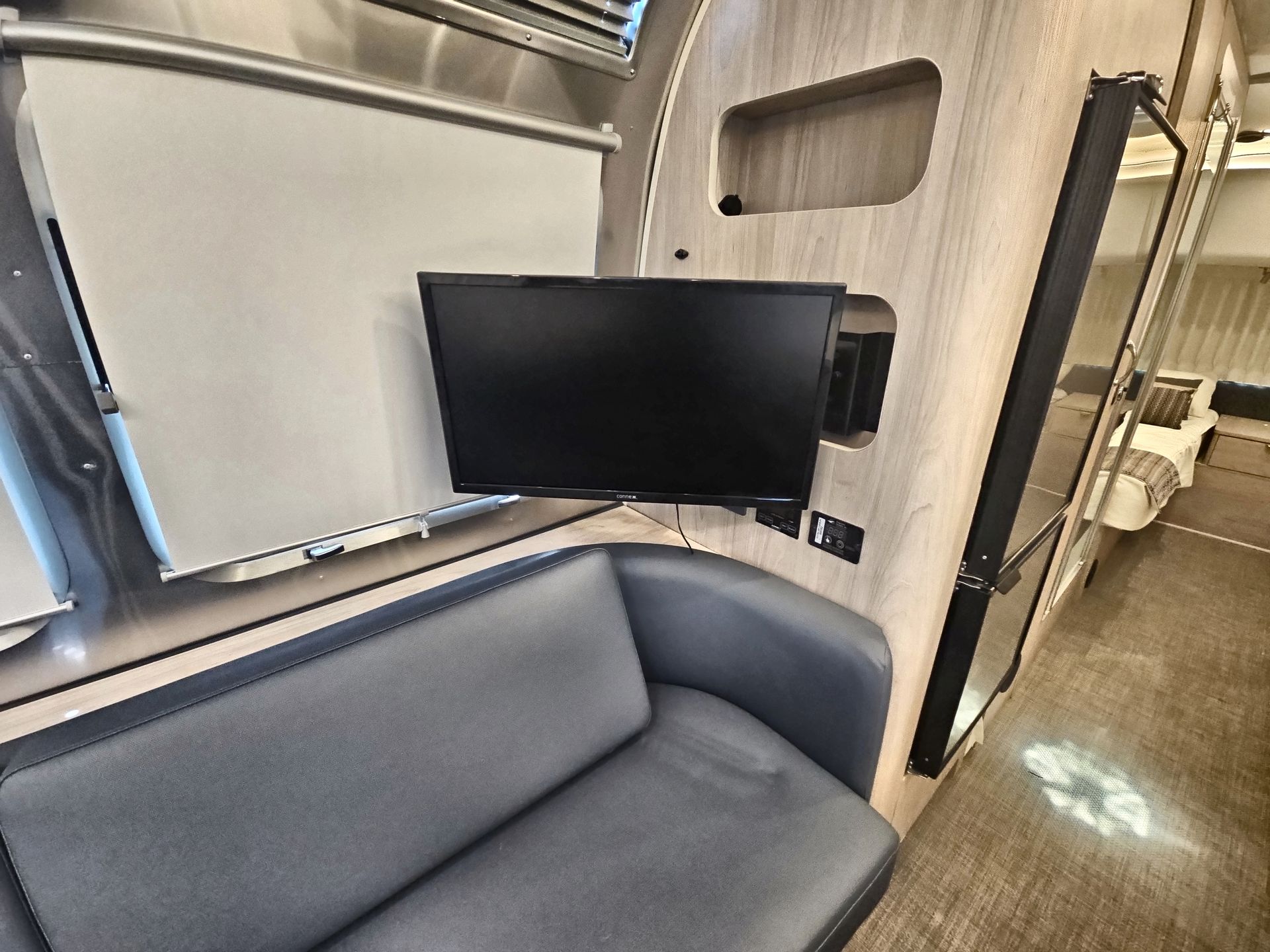 2024 Airstream 25FBT Base