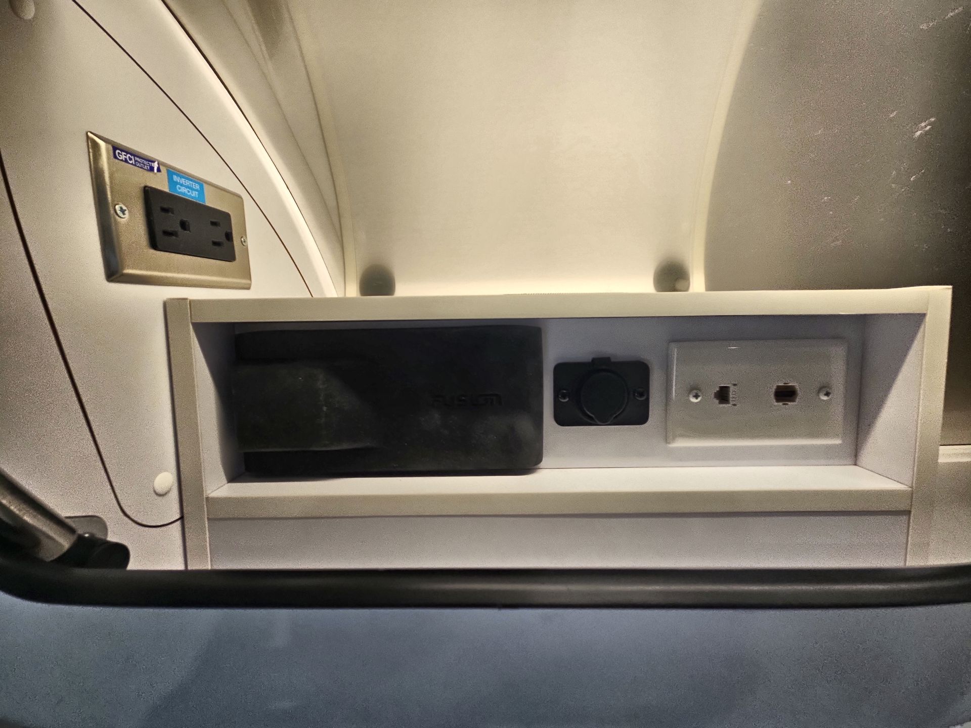 2024 Airstream 25FBT Base