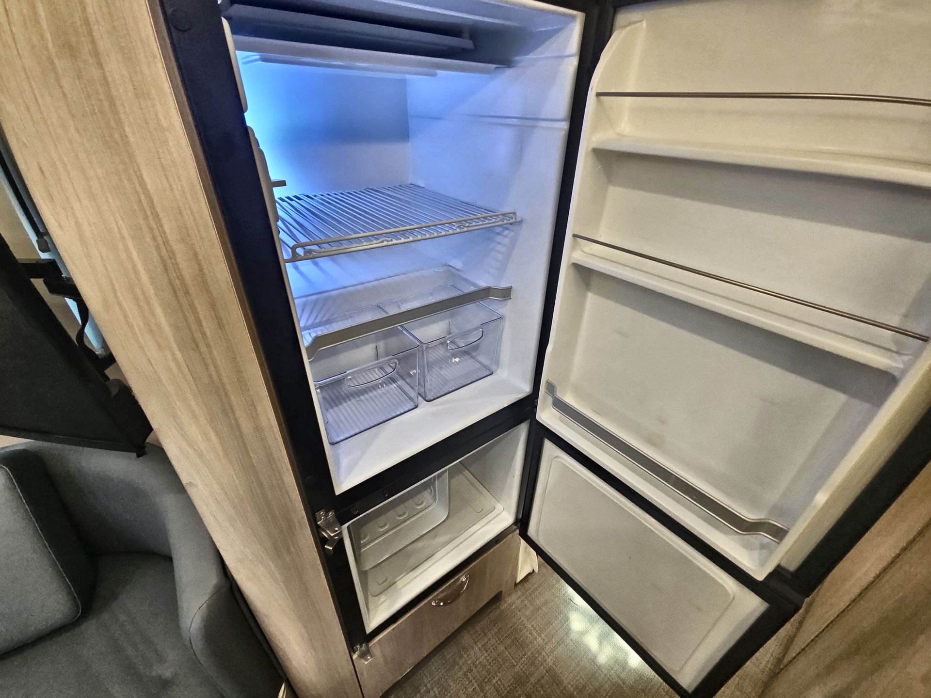 2024 Airstream 25FBT Base