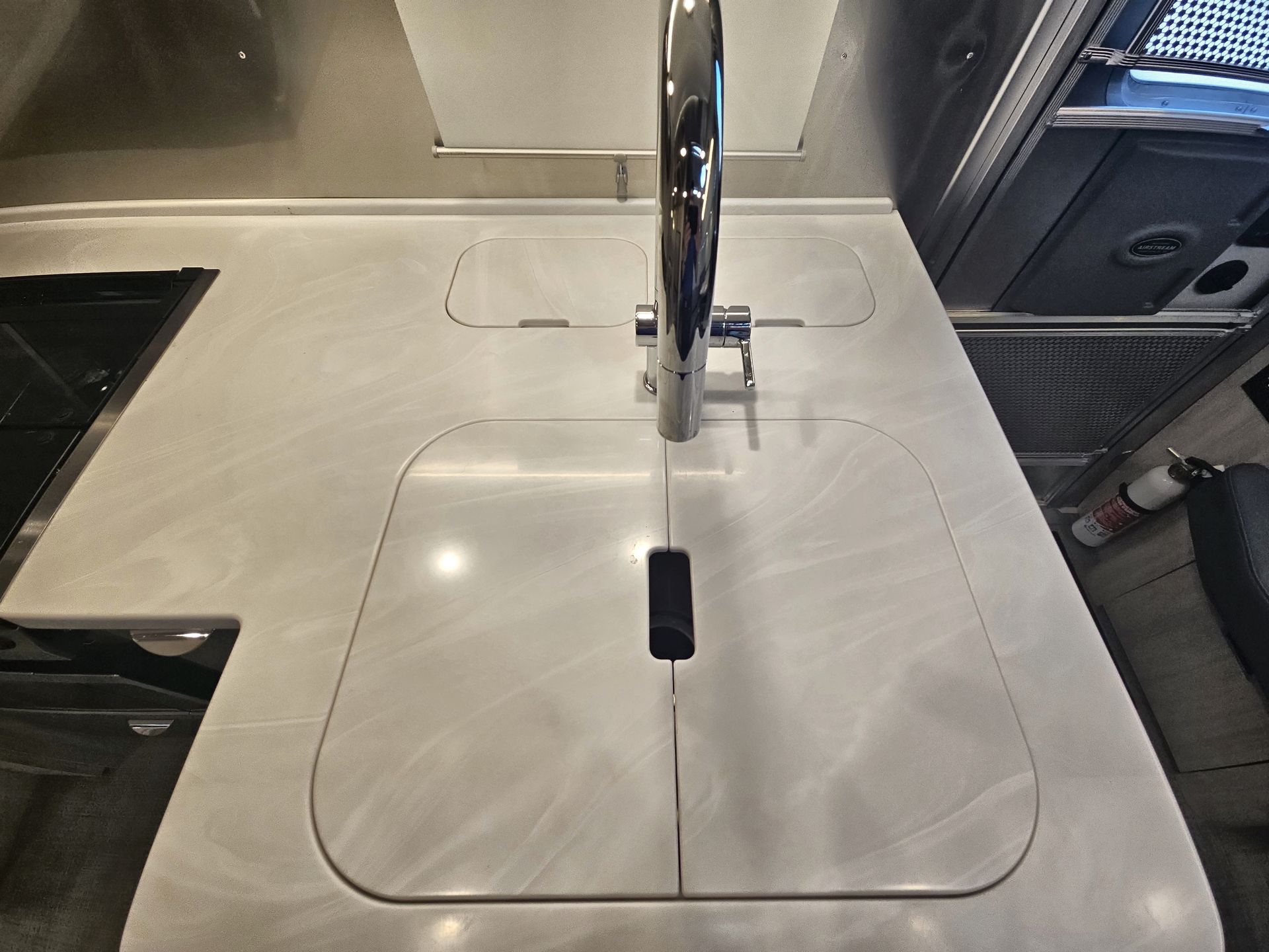 2024 Airstream 25FBT Base