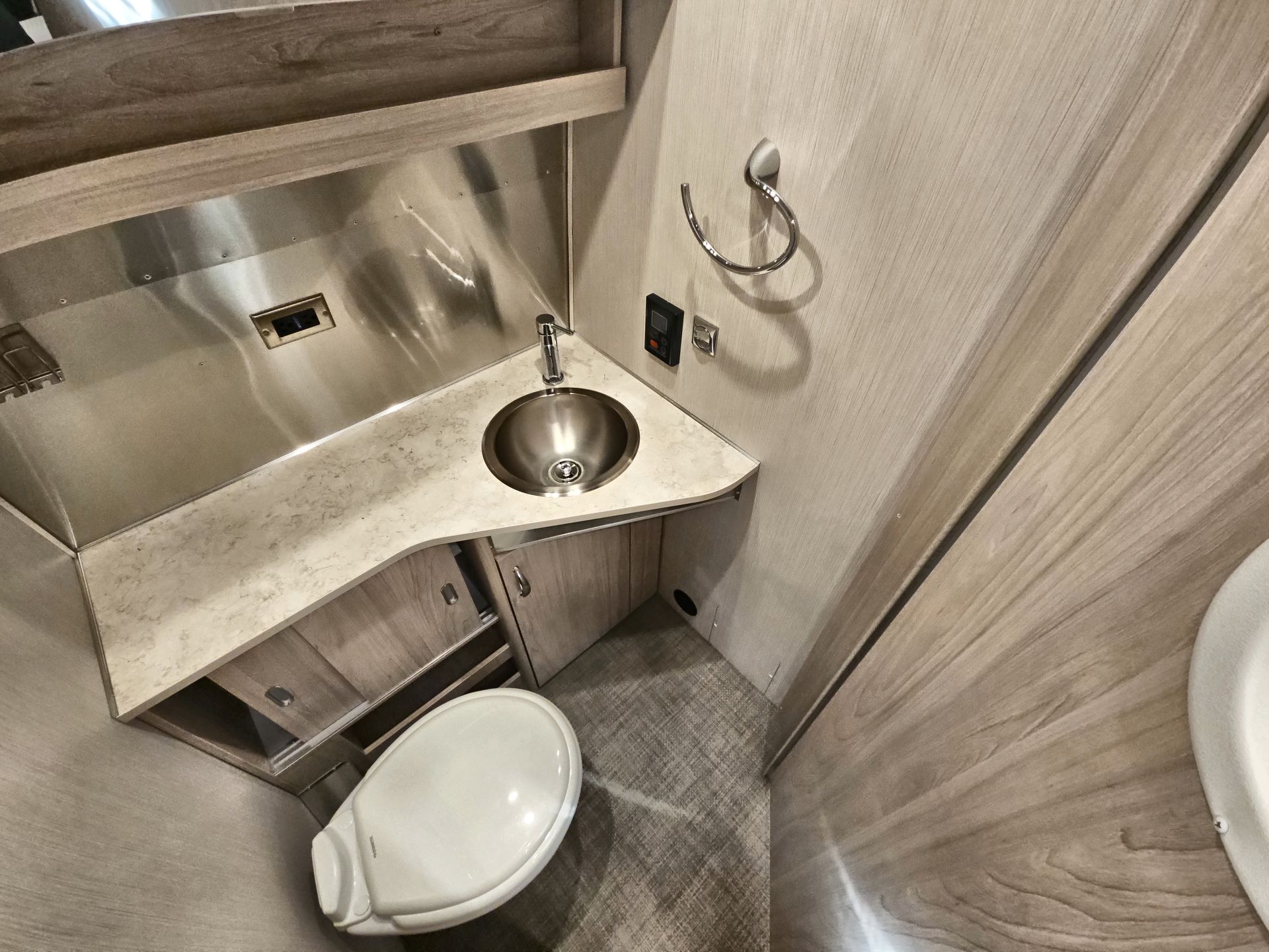 2024 Airstream 25FBT Base